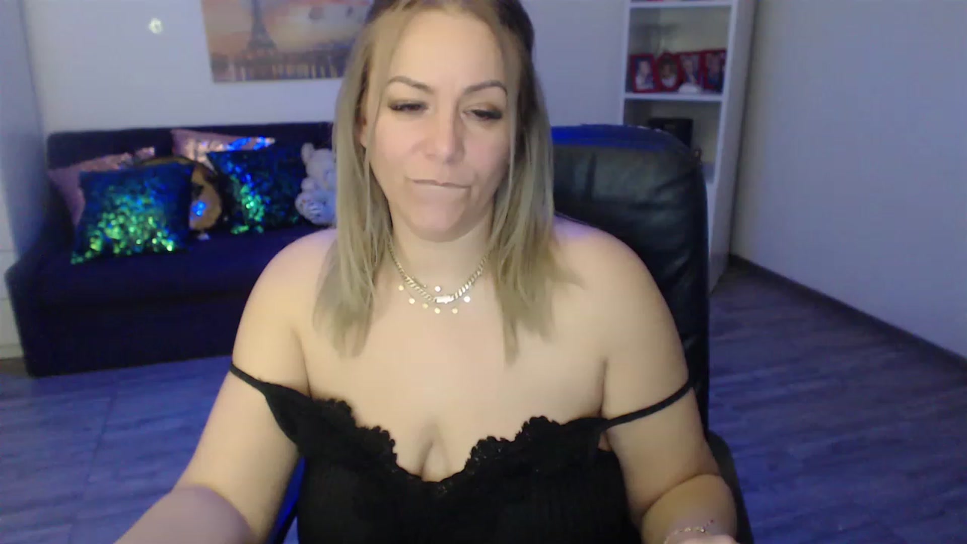 Gallery image thumbnail from A_baby_Boo's myfreecams stream on, 03/08/2023, 17:56 image 19 of 20