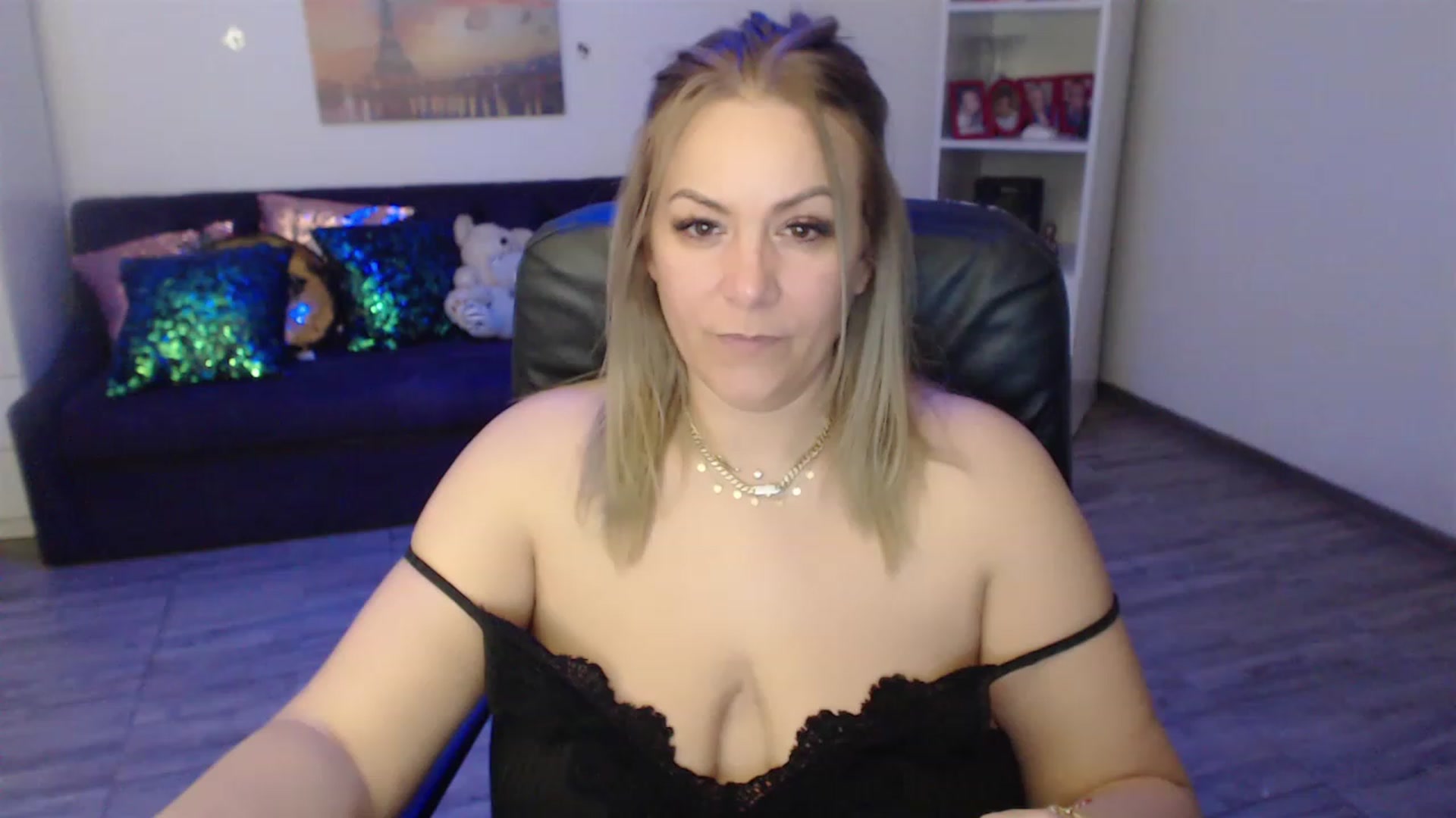 Gallery image thumbnail from A_baby_Boo's myfreecams stream on, 03/08/2023, 17:56 image 2 of 20