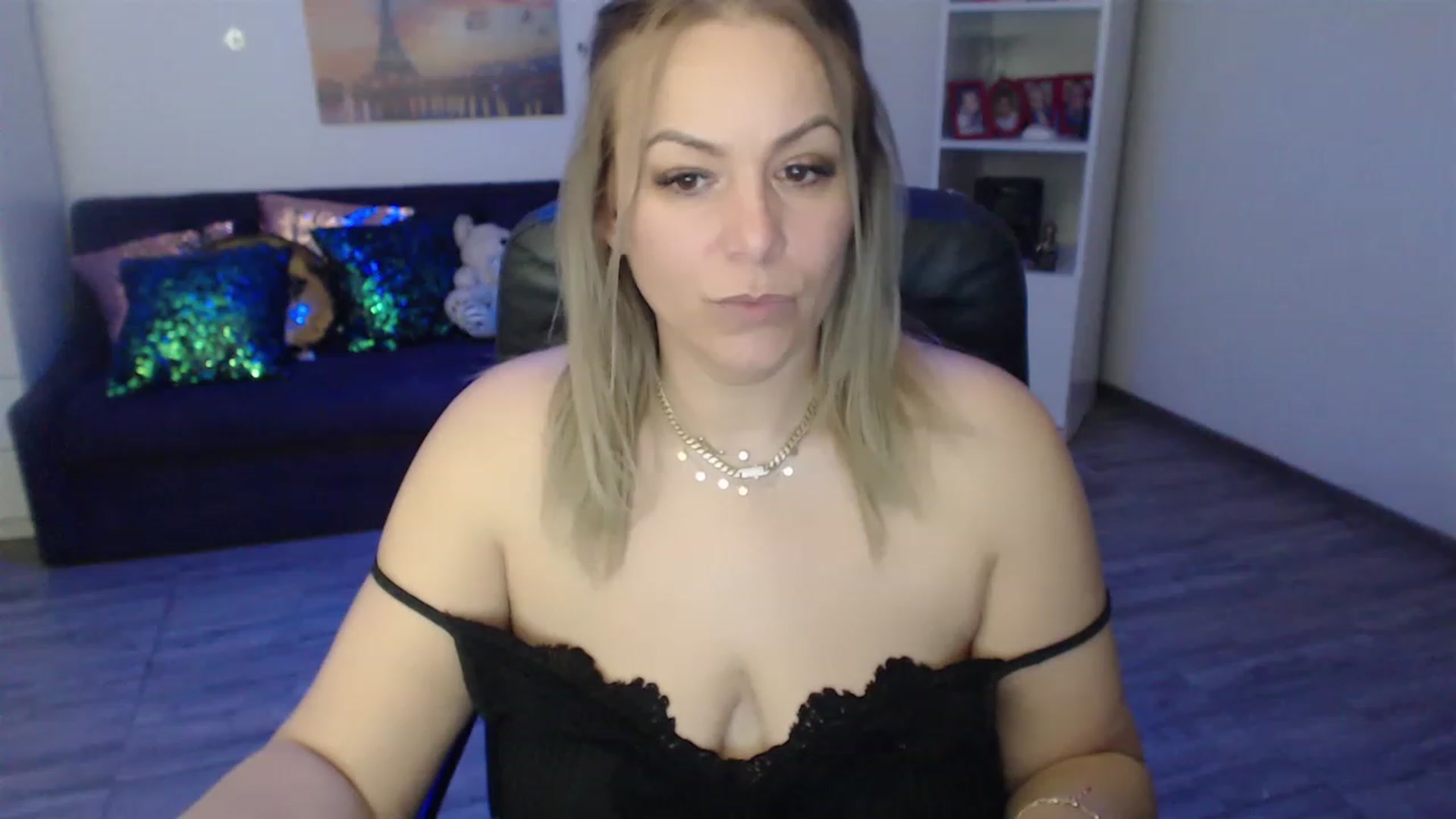Gallery image thumbnail from A_baby_Boo's myfreecams stream on, 03/08/2023, 17:56 image 16 of 20