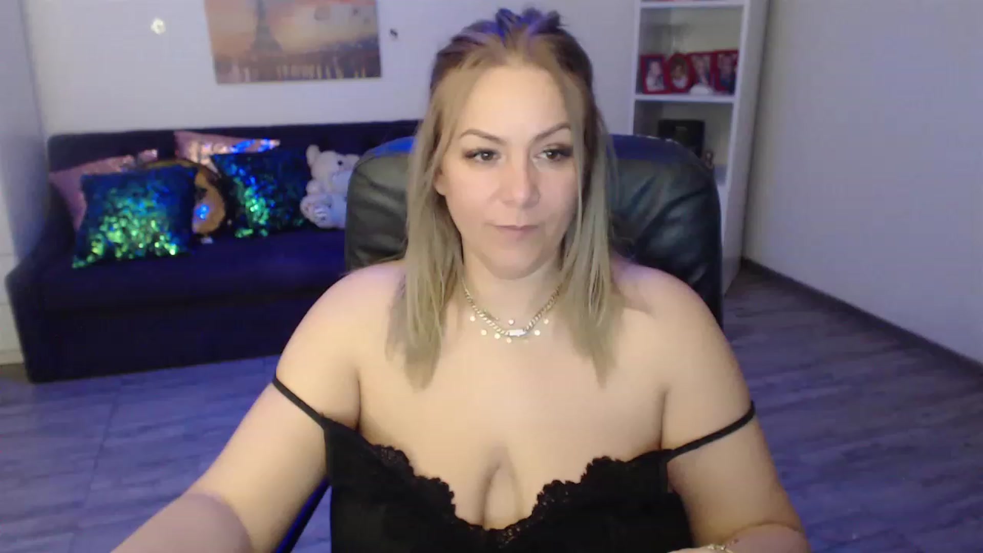 Gallery image thumbnail from A_baby_Boo's myfreecams stream on, 03/08/2023, 17:56 image 1 of 20