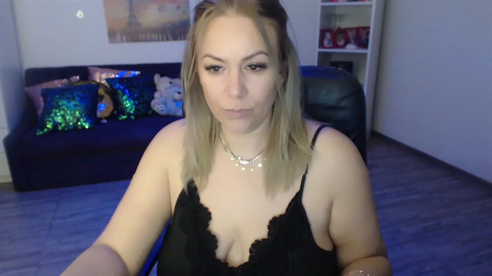 Gallery image thumbnail from A_baby_Boo's myfreecams stream on, 03/08/2023, 20:17 image 3 of 20