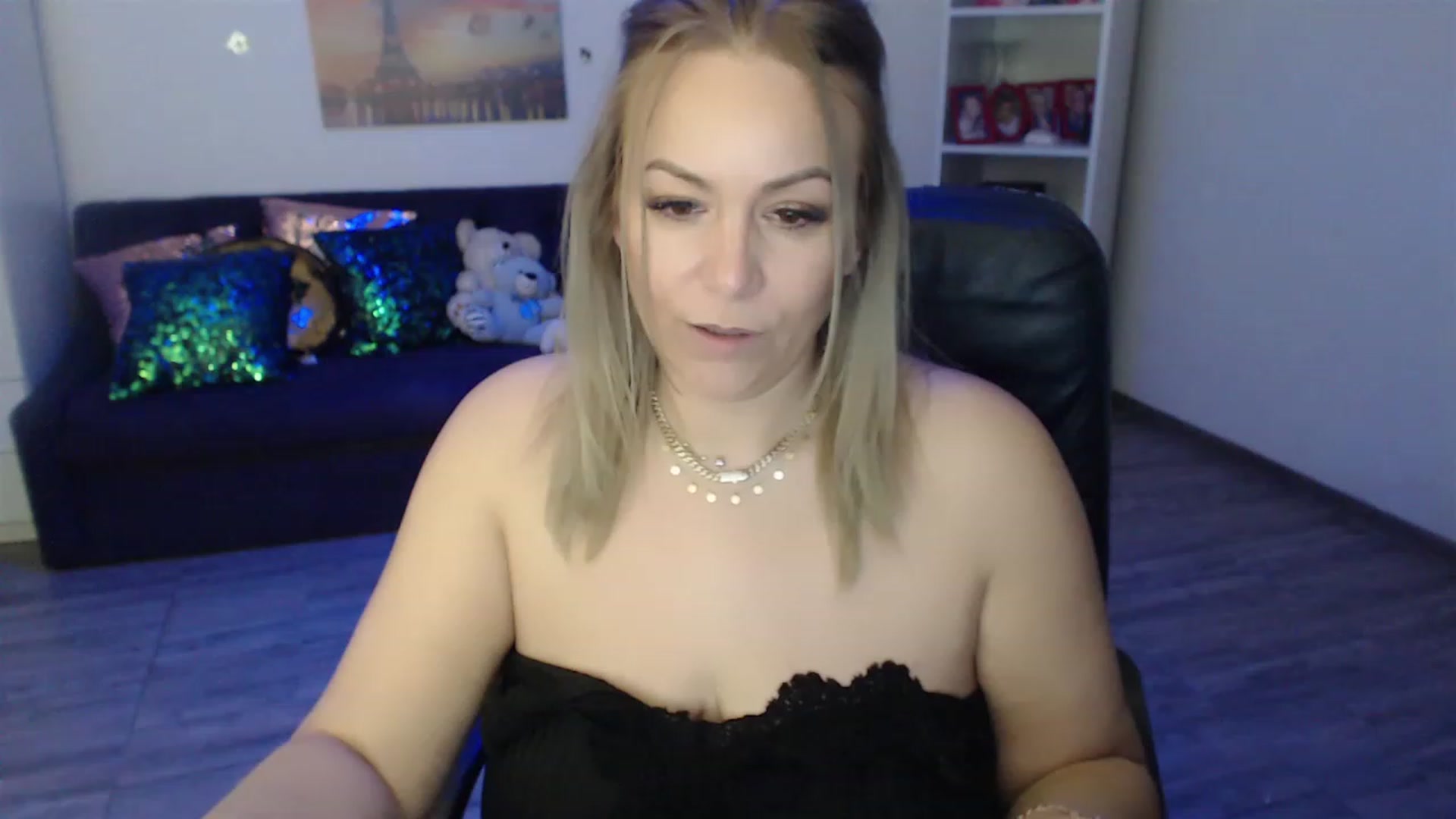 Gallery image thumbnail from A_baby_Boo's myfreecams stream on, 03/08/2023, 20:17 image 15 of 20