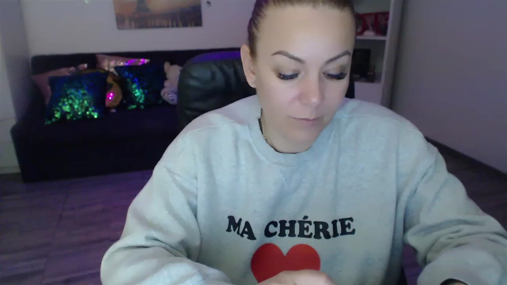 Gallery image thumbnail from A_baby_Boo's myfreecams stream on, 03/10/2023, 19:13 image 15 of 20