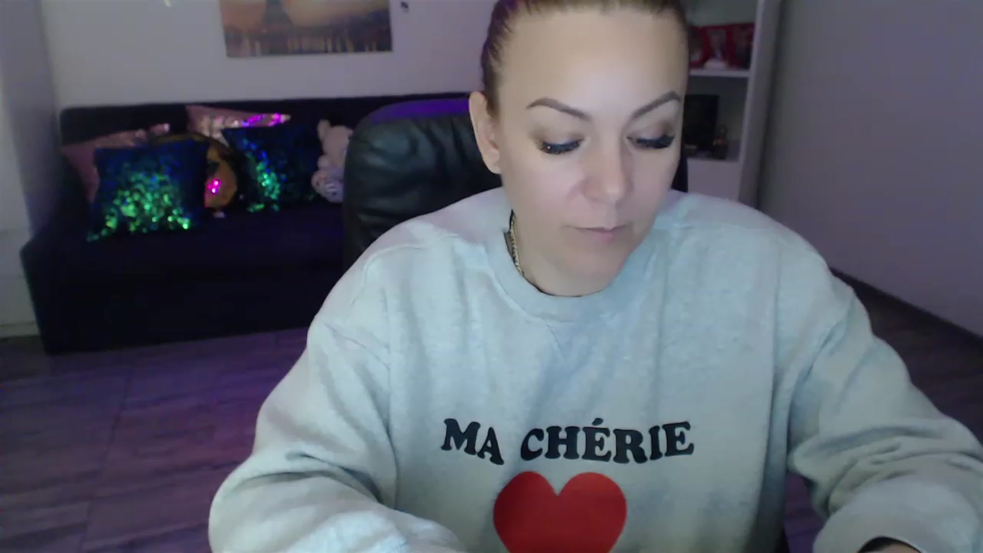 Gallery image thumbnail from A_baby_Boo's myfreecams stream on, 03/10/2023, 19:13 image 17 of 20