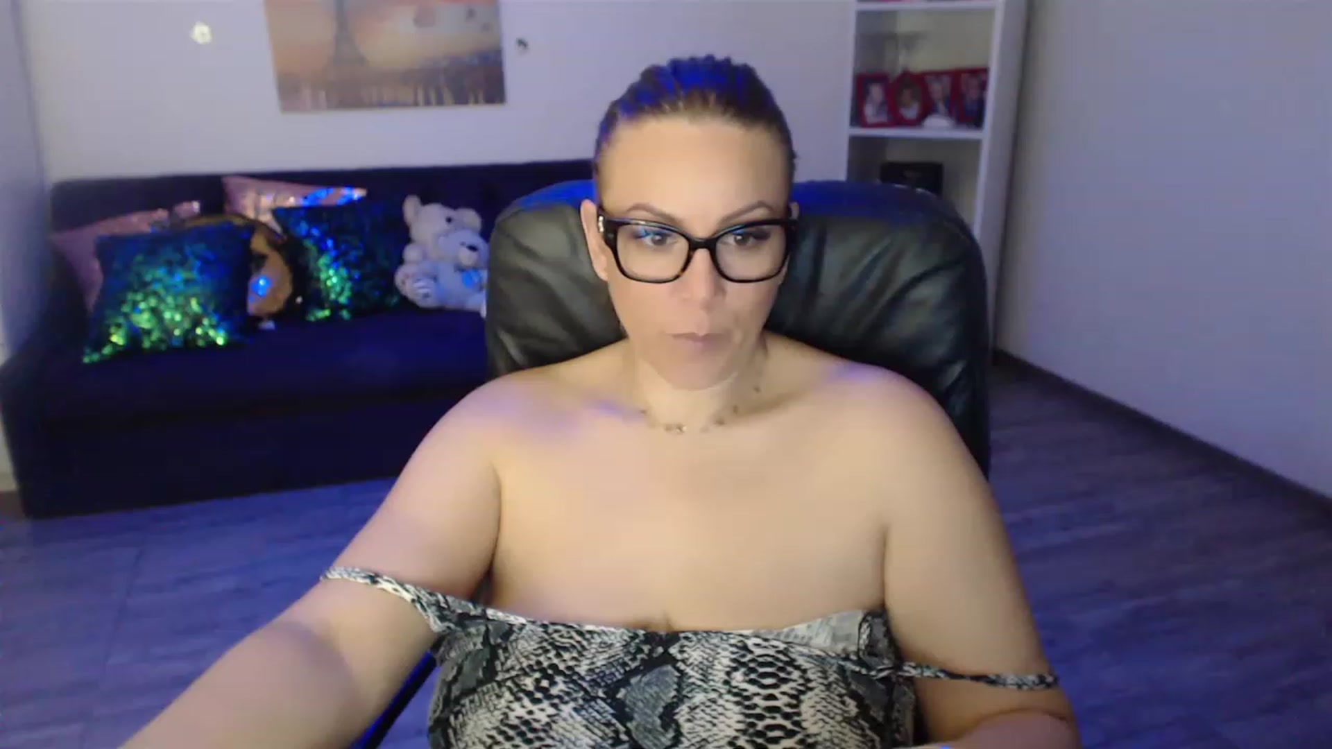 Gallery image thumbnail from A_baby_Boo's myfreecams stream on, 03/16/2023, 12:54 image 19 of 20