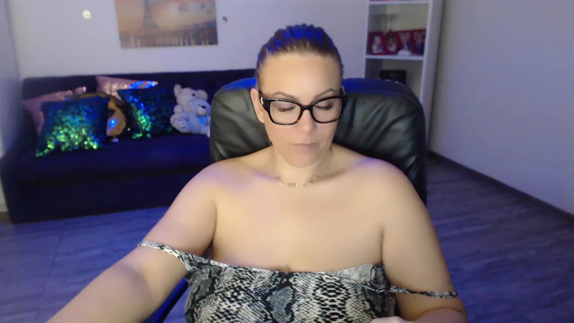 Gallery image thumbnail from A_baby_Boo's myfreecams stream on, 03/16/2023, 12:54 image 20 of 20