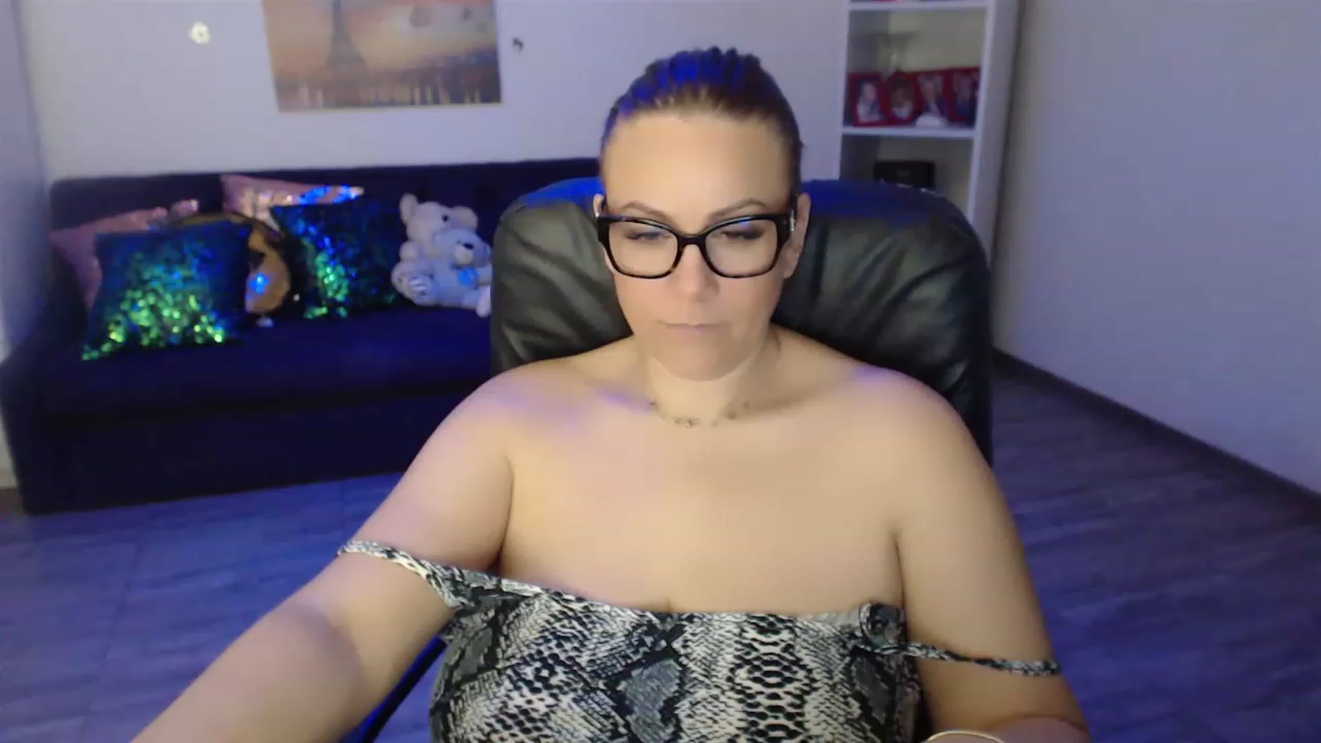Gallery image thumbnail from A_baby_Boo's myfreecams stream on, 03/16/2023, 12:54 image 9 of 20