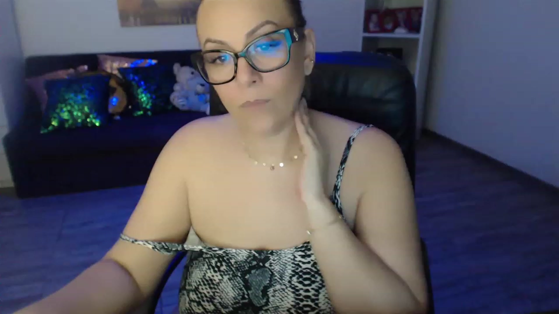 Gallery image thumbnail from A_baby_Boo's myfreecams stream on, 03/16/2023, 14:20 image 7 of 20