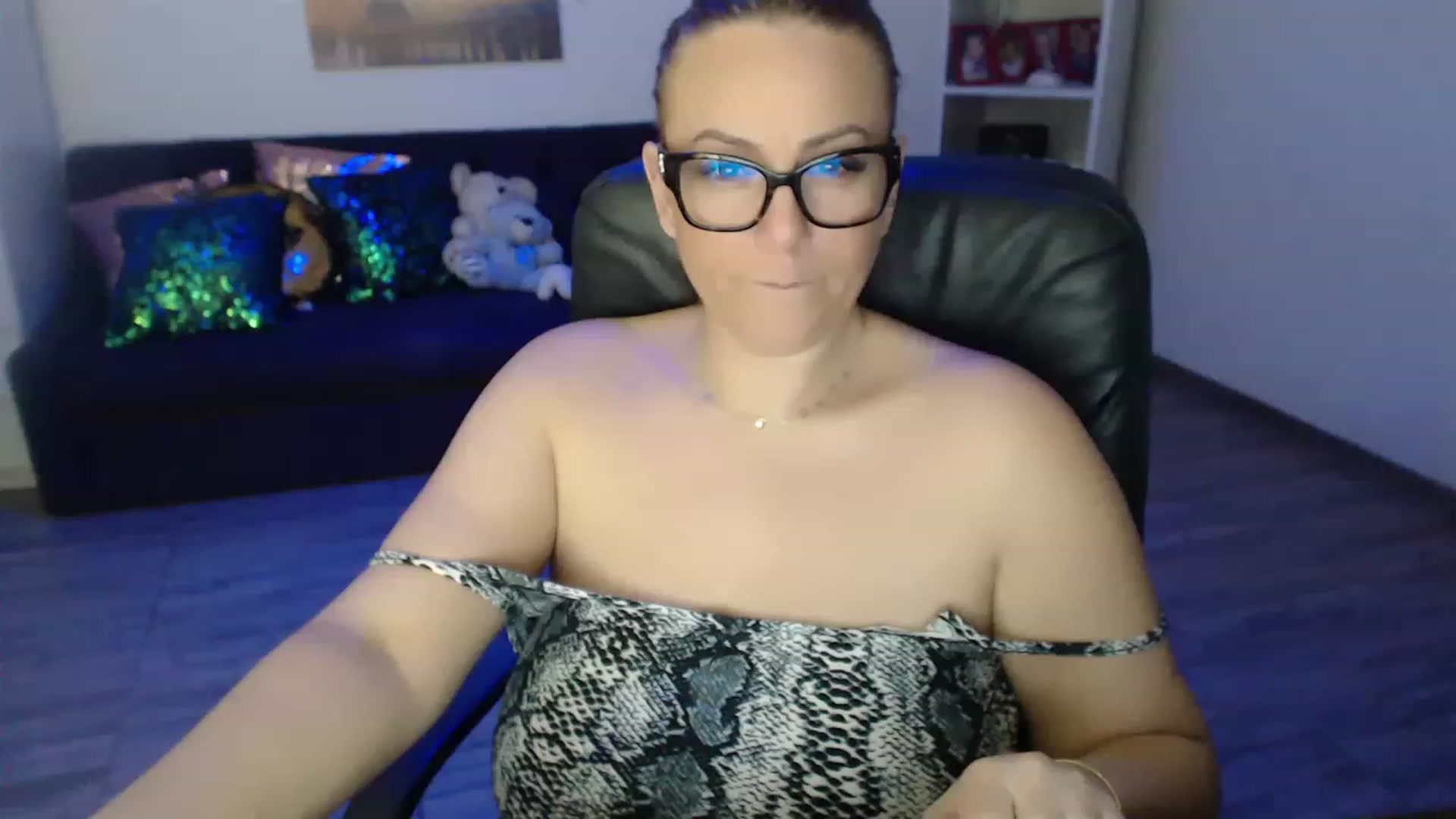 Gallery image thumbnail from A_baby_Boo's myfreecams stream on, 03/16/2023, 14:20 image 14 of 20
