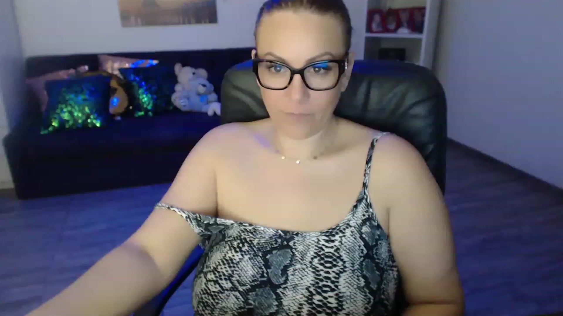 Gallery image thumbnail from A_baby_Boo's myfreecams stream on, 03/16/2023, 14:20 image 9 of 20