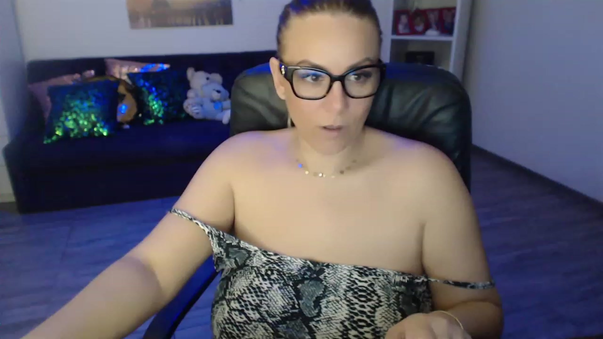 Gallery image thumbnail from A_baby_Boo's myfreecams stream on, 03/16/2023, 14:20 image 16 of 20