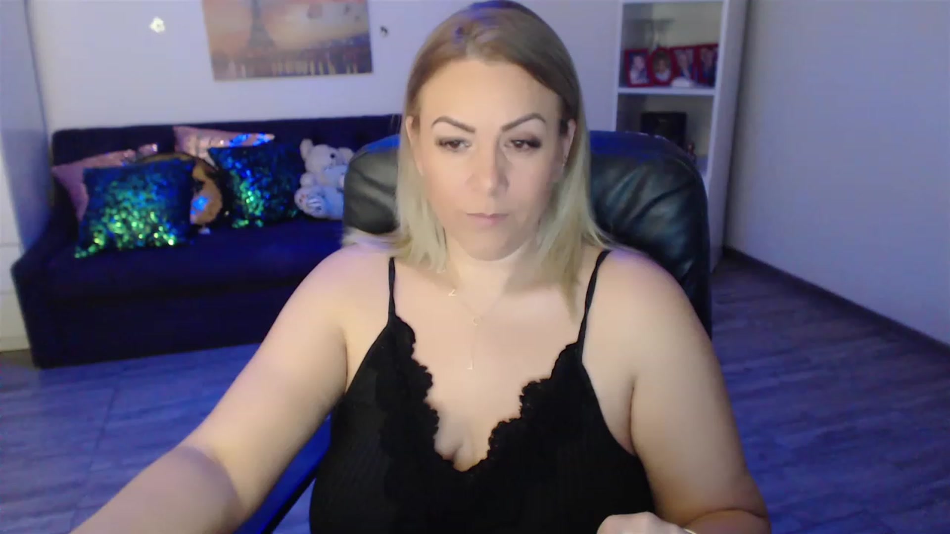 Gallery image thumbnail from A_baby_Boo's myfreecams stream on, 03/16/2023, 19:43 image 4 of 20
