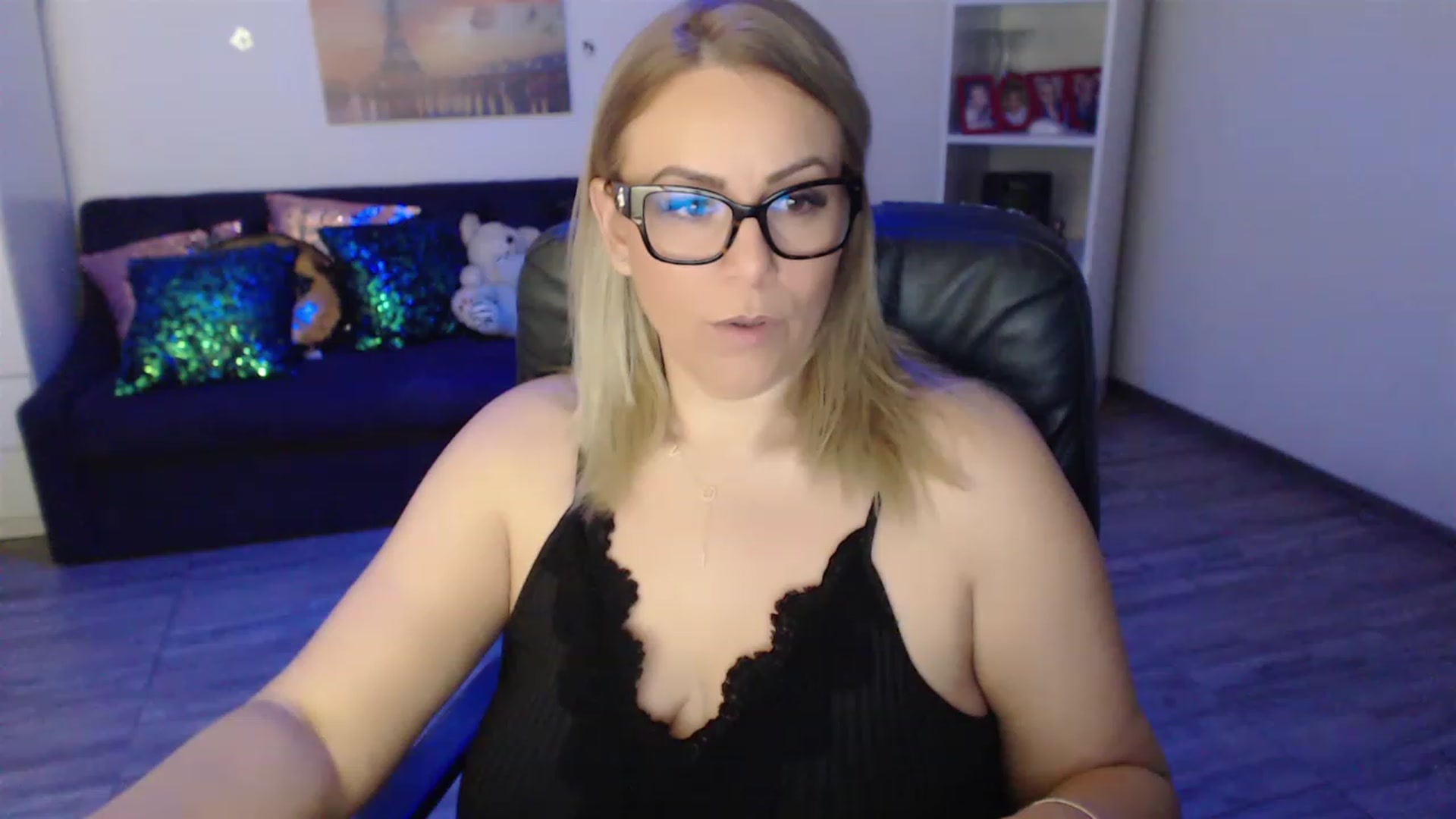 Gallery image thumbnail from A_baby_Boo's myfreecams stream on, 03/16/2023, 19:43 image 7 of 20