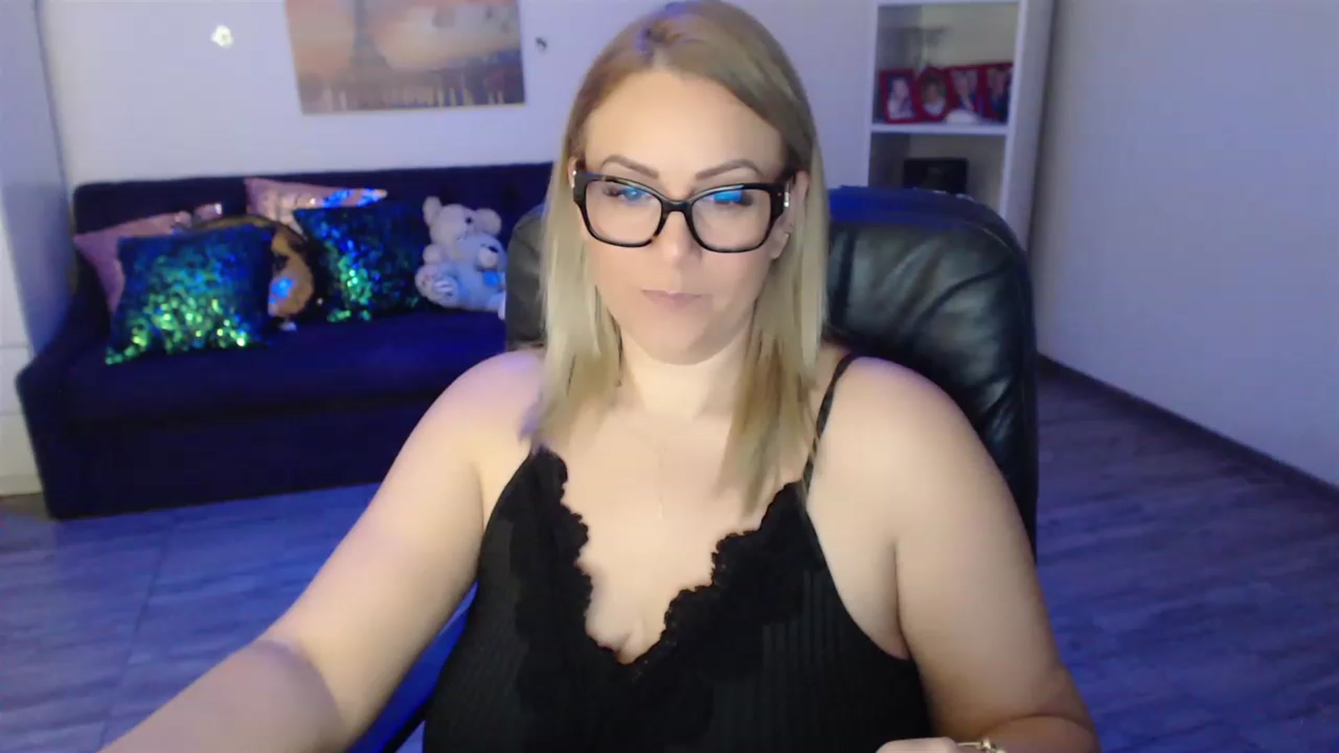 Gallery image thumbnail from A_baby_Boo's myfreecams stream on, 03/16/2023, 19:43 image 10 of 20