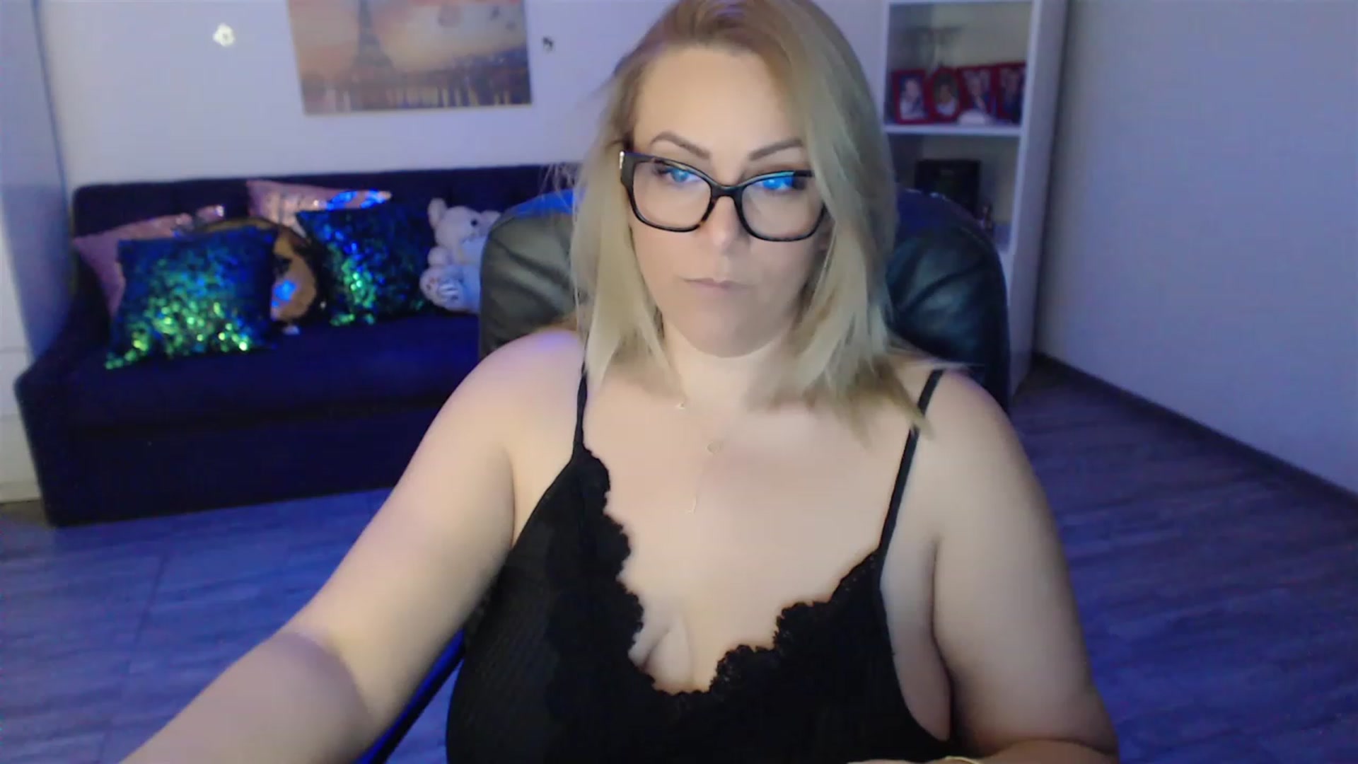 Gallery image thumbnail from A_baby_Boo's myfreecams stream on, 03/16/2023, 20:25 image 18 of 20
