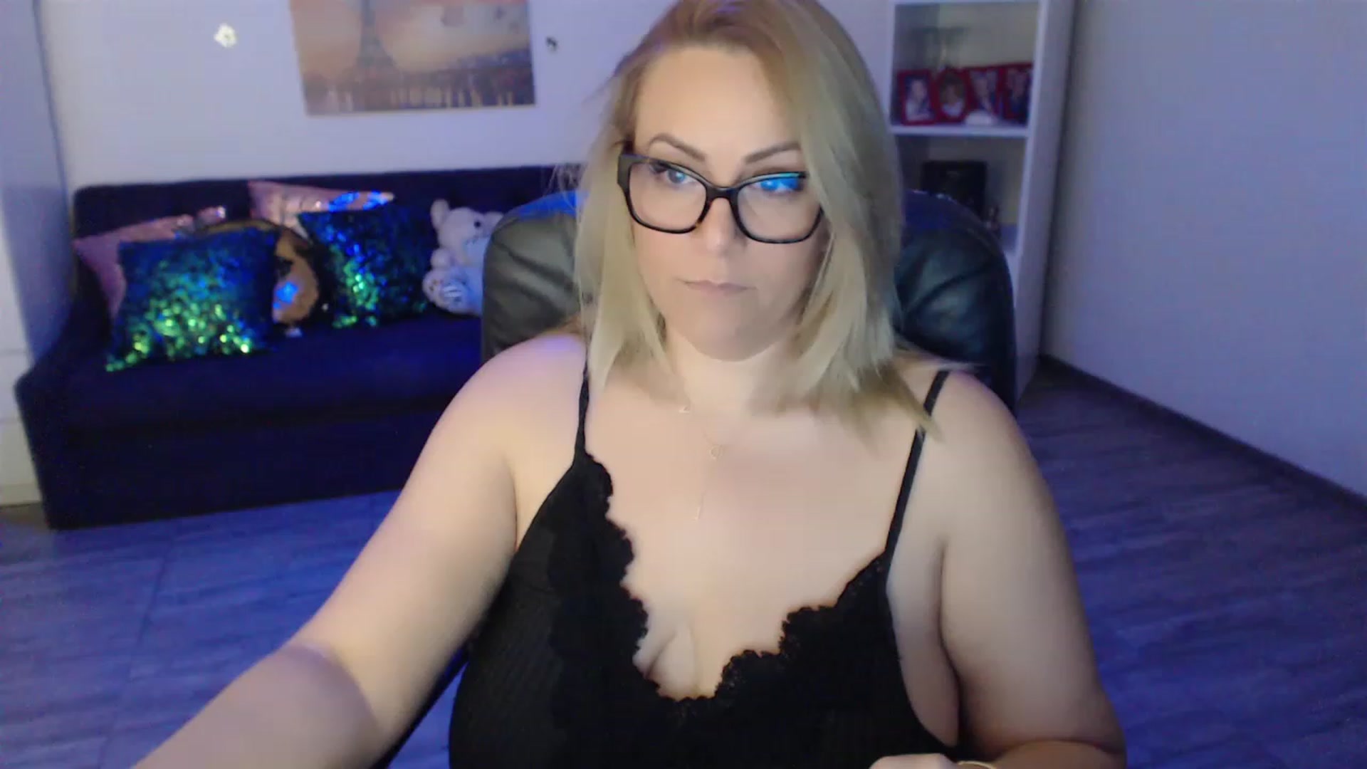 Gallery image thumbnail from A_baby_Boo's myfreecams stream on, 03/16/2023, 20:25 image 15 of 20
