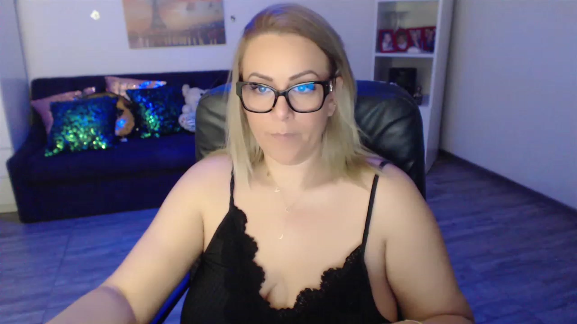 Gallery image thumbnail from A_baby_Boo's myfreecams stream on, 03/16/2023, 20:25 image 5 of 20