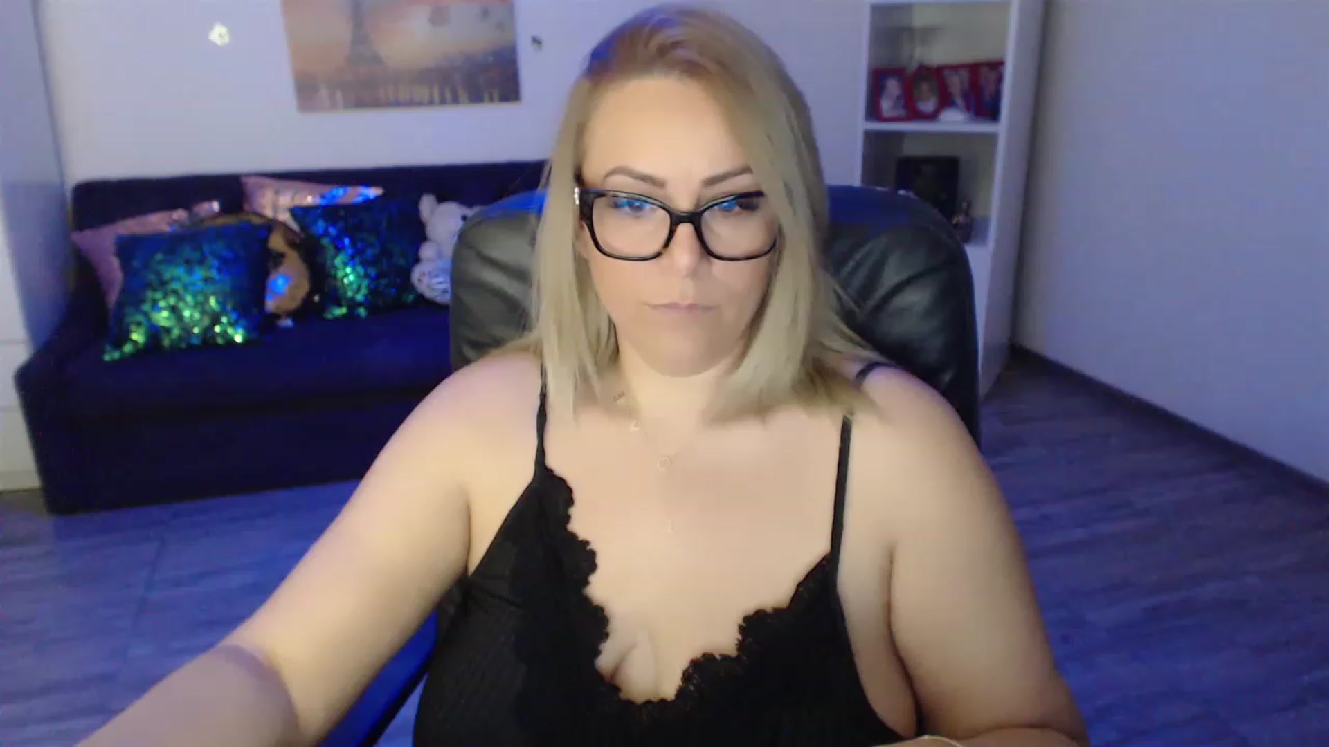 Gallery image thumbnail from A_baby_Boo's myfreecams stream on, 03/16/2023, 20:25 image 1 of 20