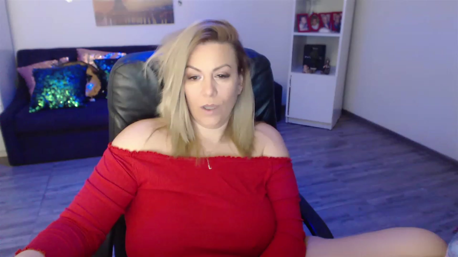 Gallery image thumbnail from A_baby_Boo's myfreecams stream on, 03/18/2023, 15:38 image 8 of 20