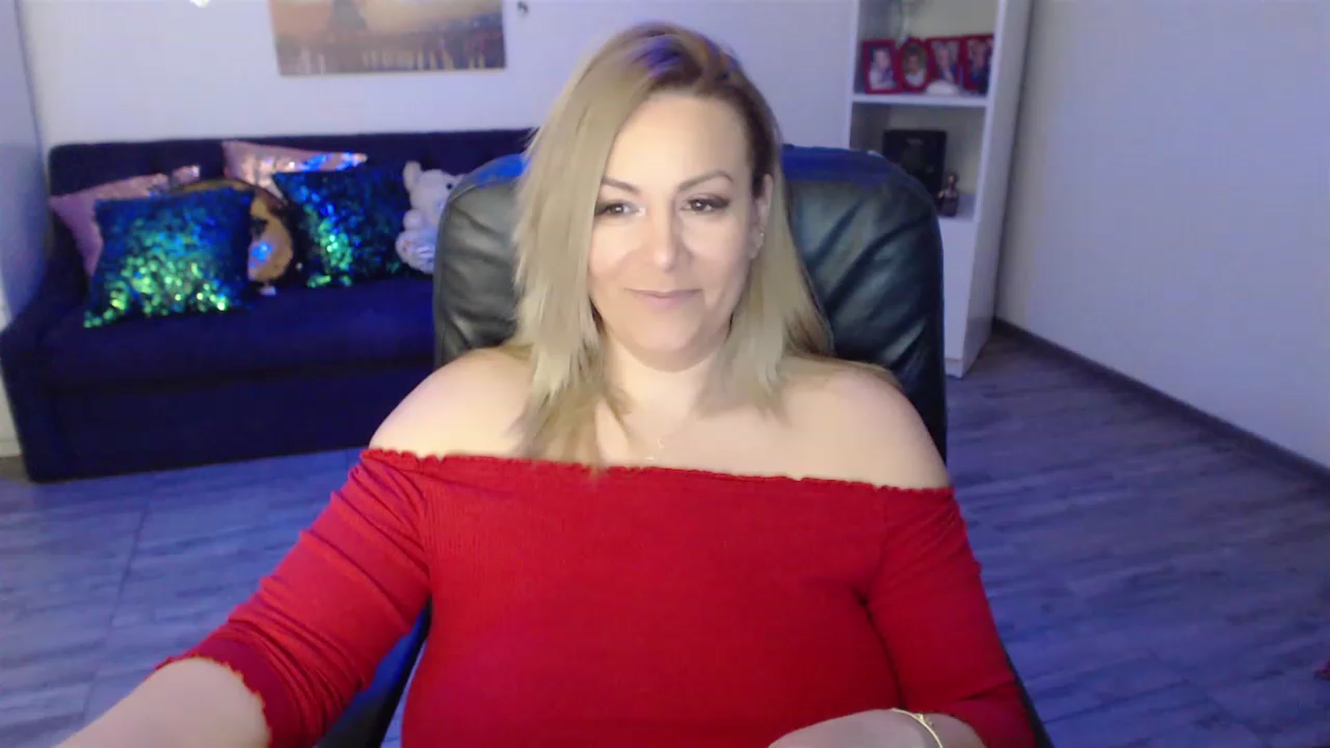 Gallery image thumbnail from A_baby_Boo's myfreecams stream on, 03/18/2023, 15:38 image 20 of 20