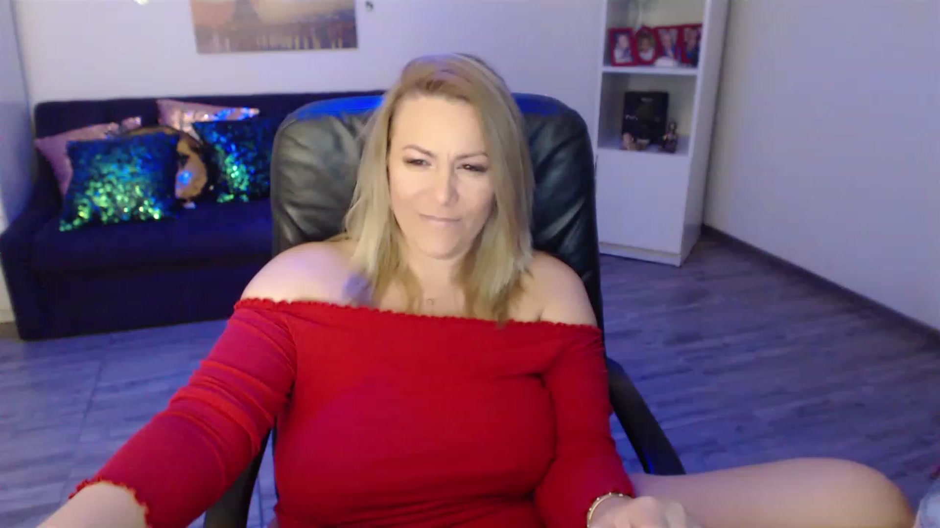 Gallery image thumbnail from A_baby_Boo's myfreecams stream on, 03/18/2023, 15:38 image 5 of 20