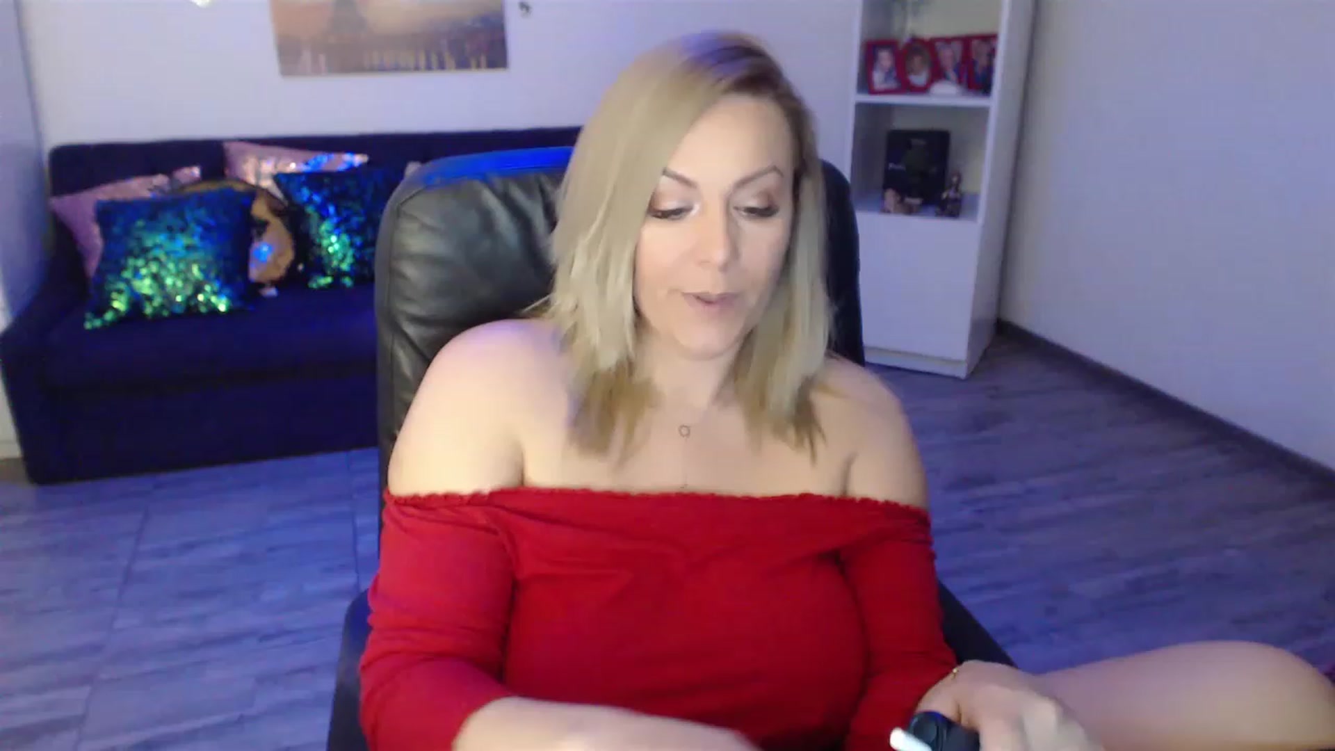 Gallery image thumbnail from A_baby_Boo's myfreecams stream on, 03/18/2023, 15:38 image 3 of 20