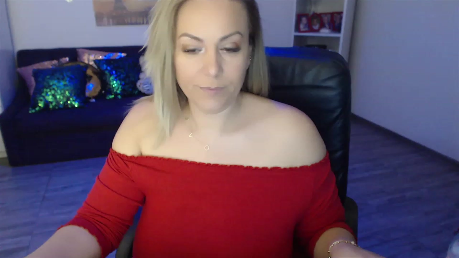 Gallery image thumbnail from A_baby_Boo's myfreecams stream on, 03/18/2023, 15:38 image 10 of 20