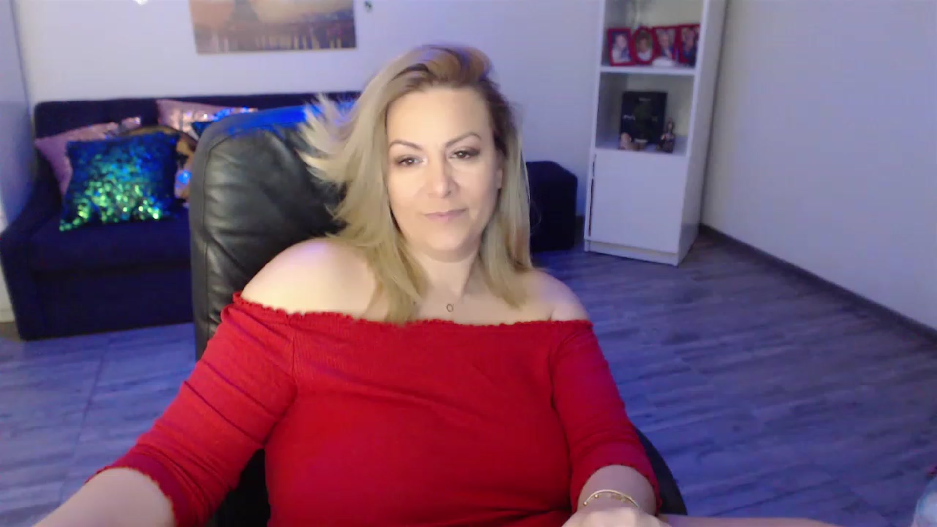 Gallery image thumbnail from A_baby_Boo's myfreecams stream on, 03/18/2023, 15:38 image 17 of 20