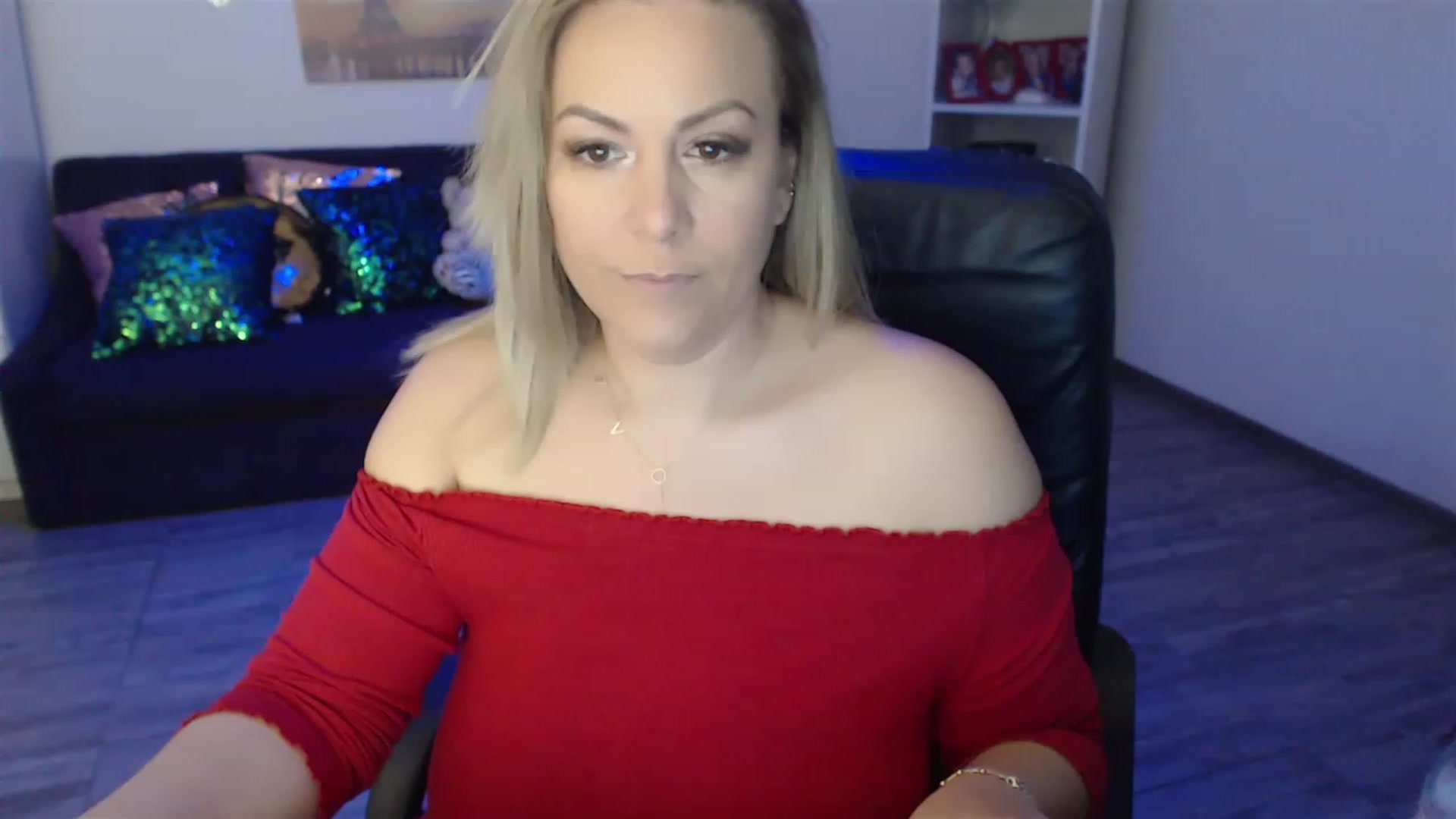 Gallery image thumbnail from A_baby_Boo's myfreecams stream on, 03/18/2023, 15:38 image 11 of 20