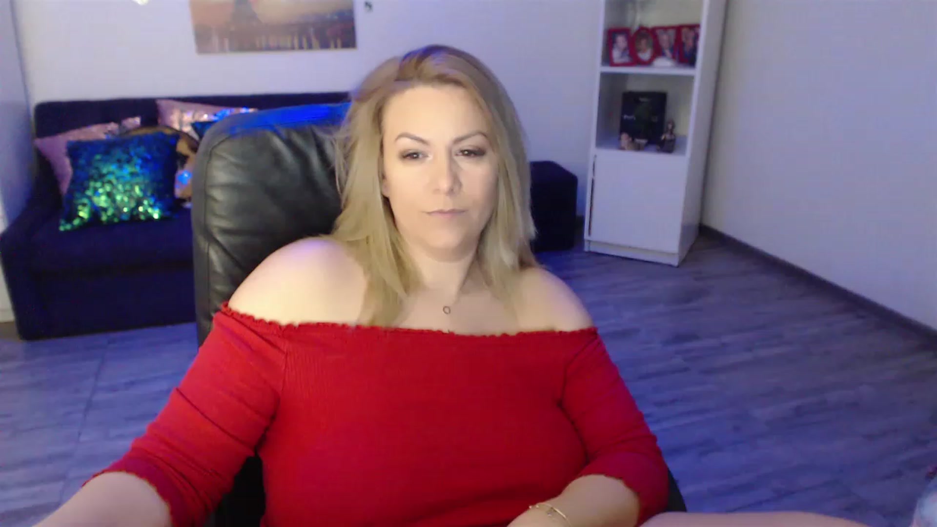 Gallery image thumbnail from A_baby_Boo's myfreecams stream on, 03/18/2023, 15:38 image 16 of 20