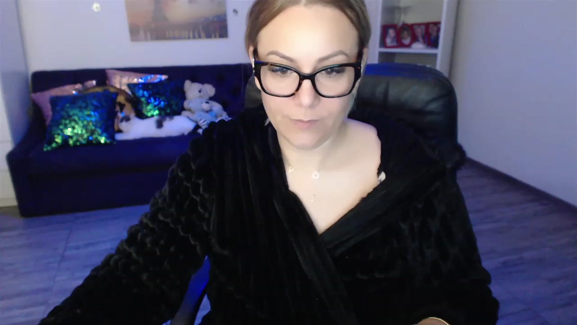 Gallery image thumbnail from A_baby_Boo's myfreecams stream on, 03/20/2023, 06:51 image 14 of 20