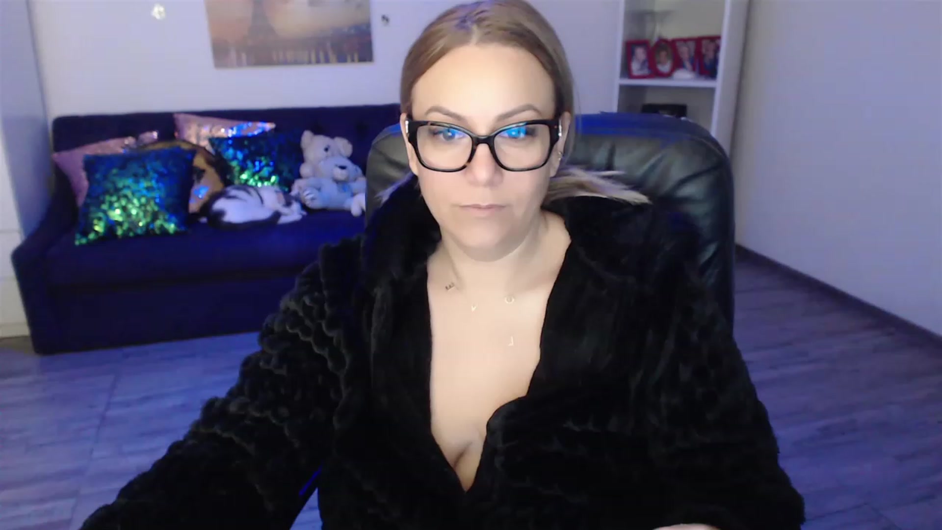 Gallery image thumbnail from A_baby_Boo's myfreecams stream on, 03/20/2023, 06:51 image 4 of 20