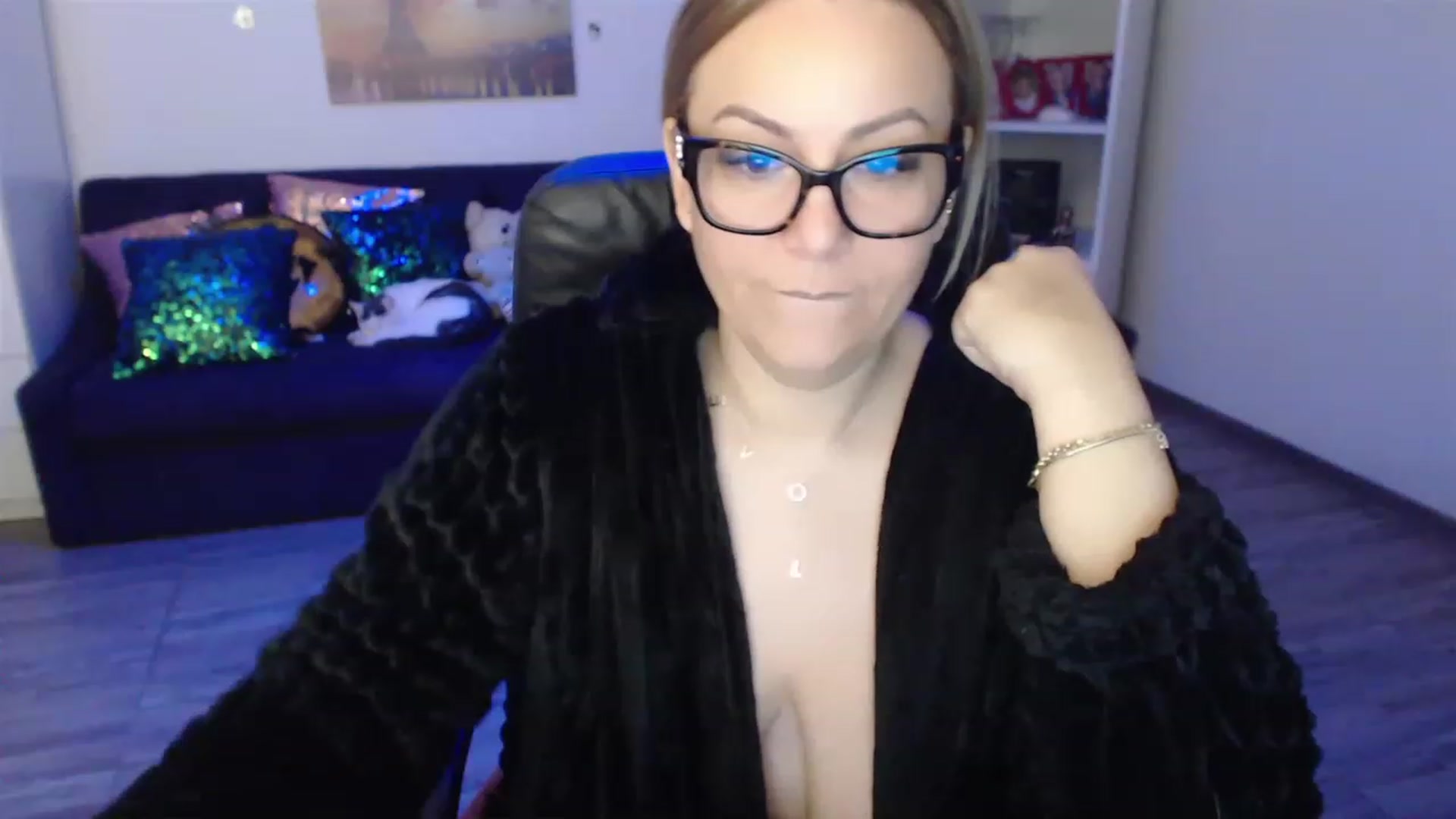Gallery image thumbnail from A_baby_Boo's myfreecams stream on, 03/20/2023, 06:51 image 8 of 20