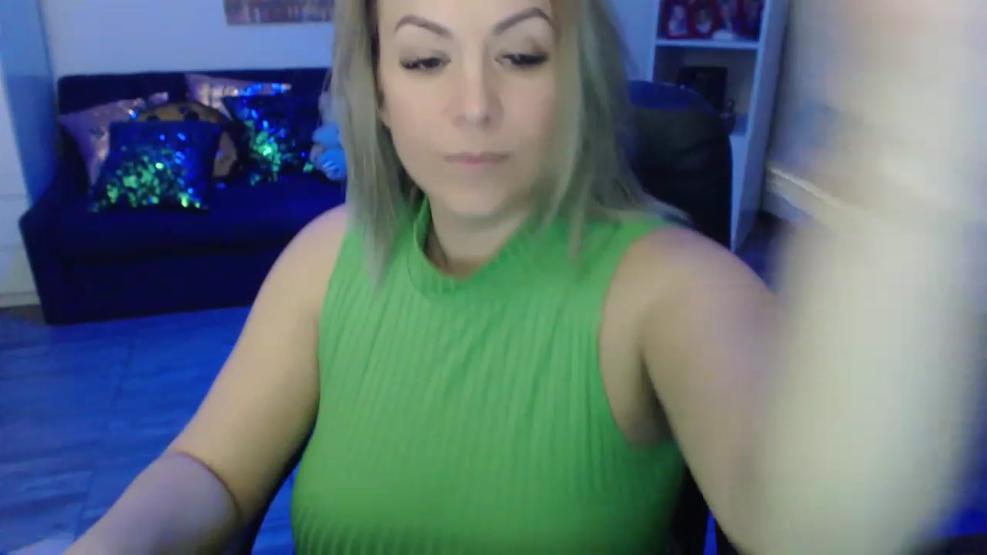 Gallery image thumbnail from A_baby_Boo's myfreecams stream on, 03/21/2023, 20:10 image 13 of 20