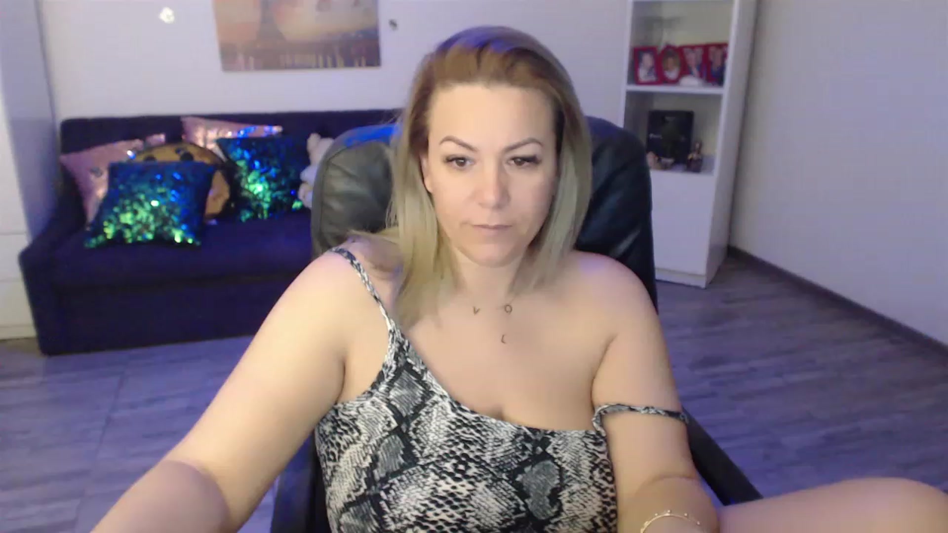 Gallery image thumbnail from A_baby_Boo's myfreecams stream on, 03/22/2023, 06:55 image 8 of 20