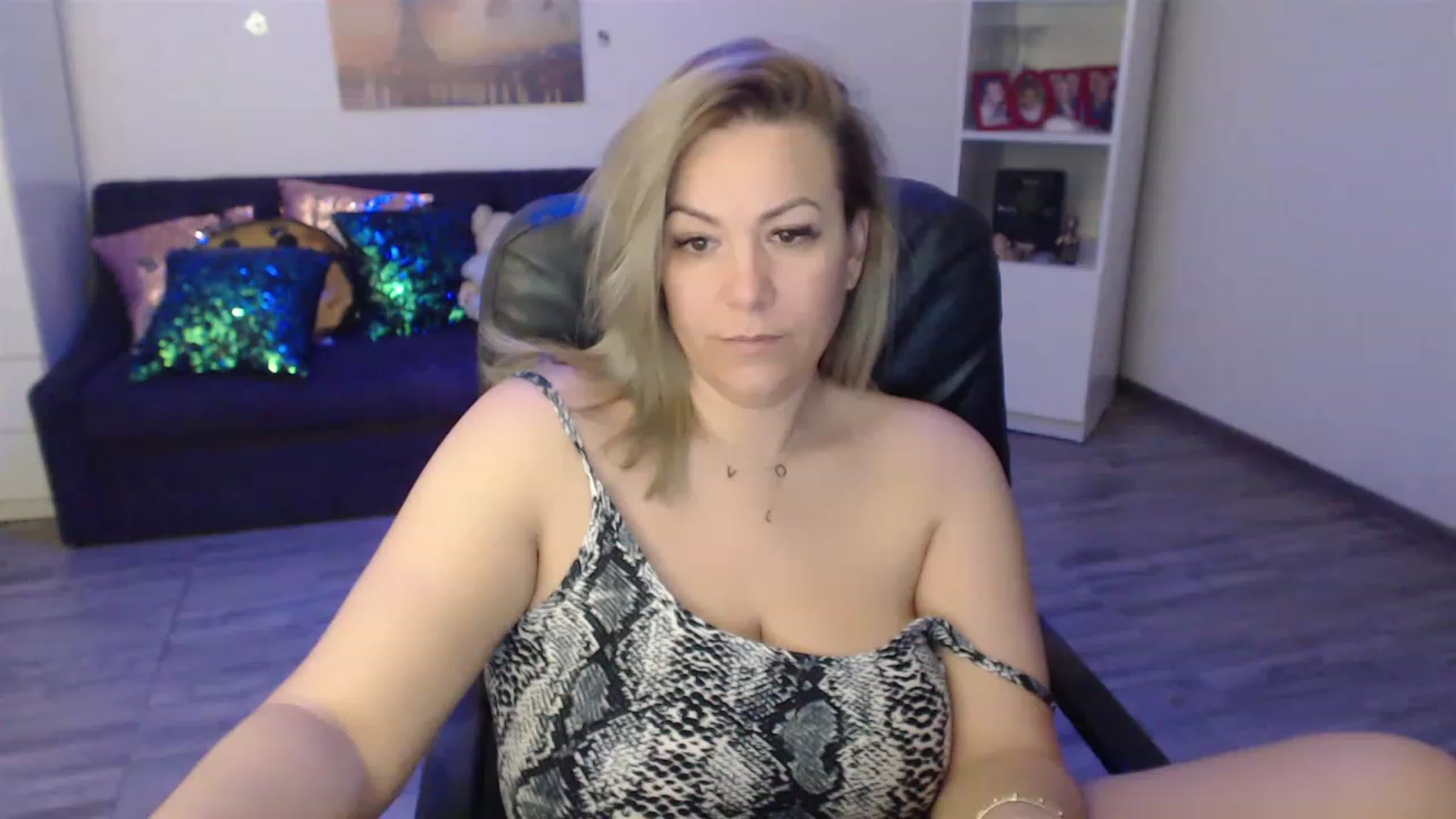 Gallery image thumbnail from A_baby_Boo's myfreecams stream on, 03/22/2023, 06:55 image 6 of 20
