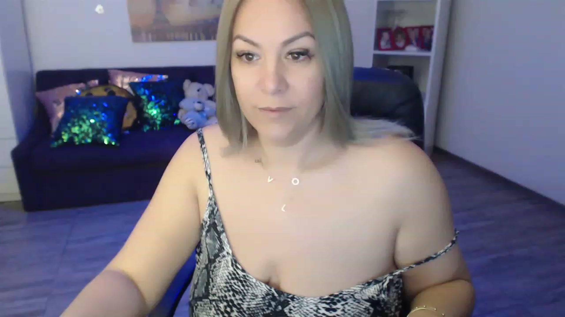 Gallery image thumbnail from A_baby_Boo's myfreecams stream on, 03/22/2023, 06:55 image 10 of 20