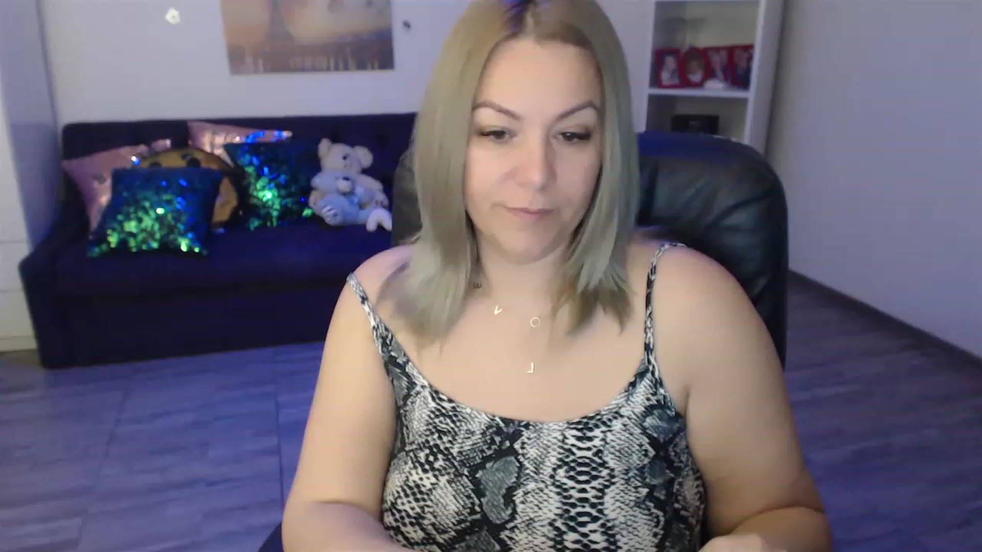 Gallery image thumbnail from A_baby_Boo's myfreecams stream on, 03/22/2023, 06:55 image 15 of 20