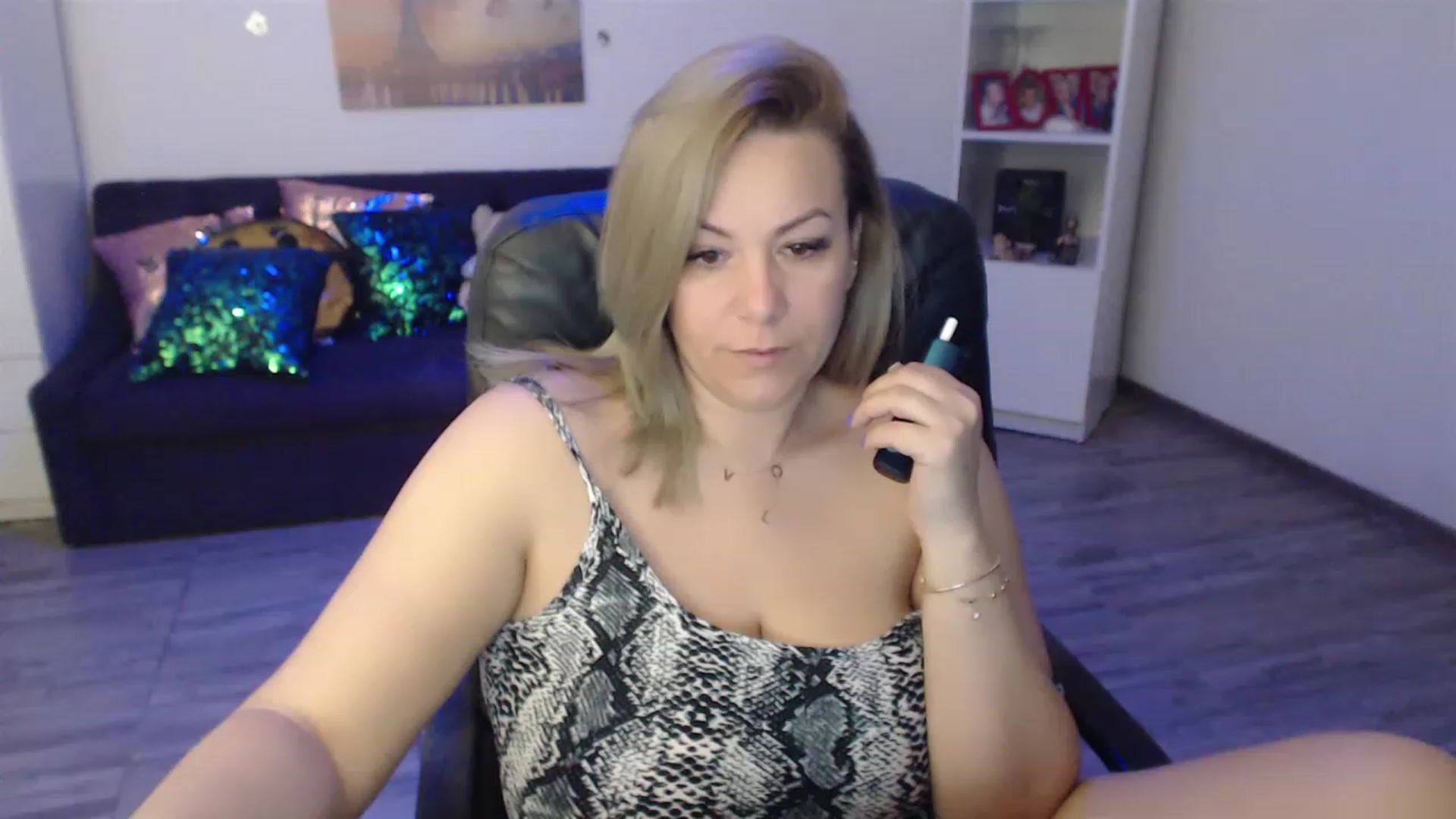 Gallery image thumbnail from A_baby_Boo's myfreecams stream on, 03/22/2023, 06:55 image 4 of 20