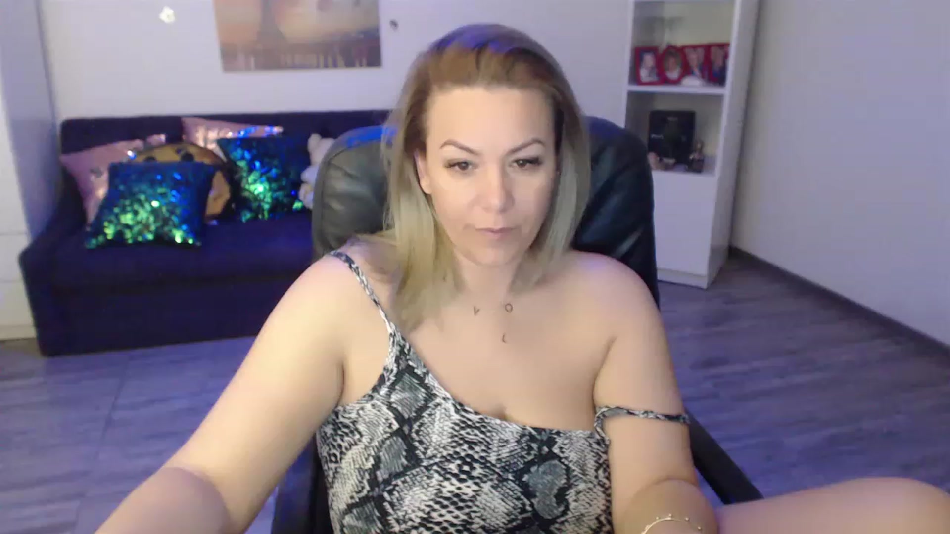 Gallery image thumbnail from A_baby_Boo's myfreecams stream on, 03/22/2023, 06:55 image 7 of 20