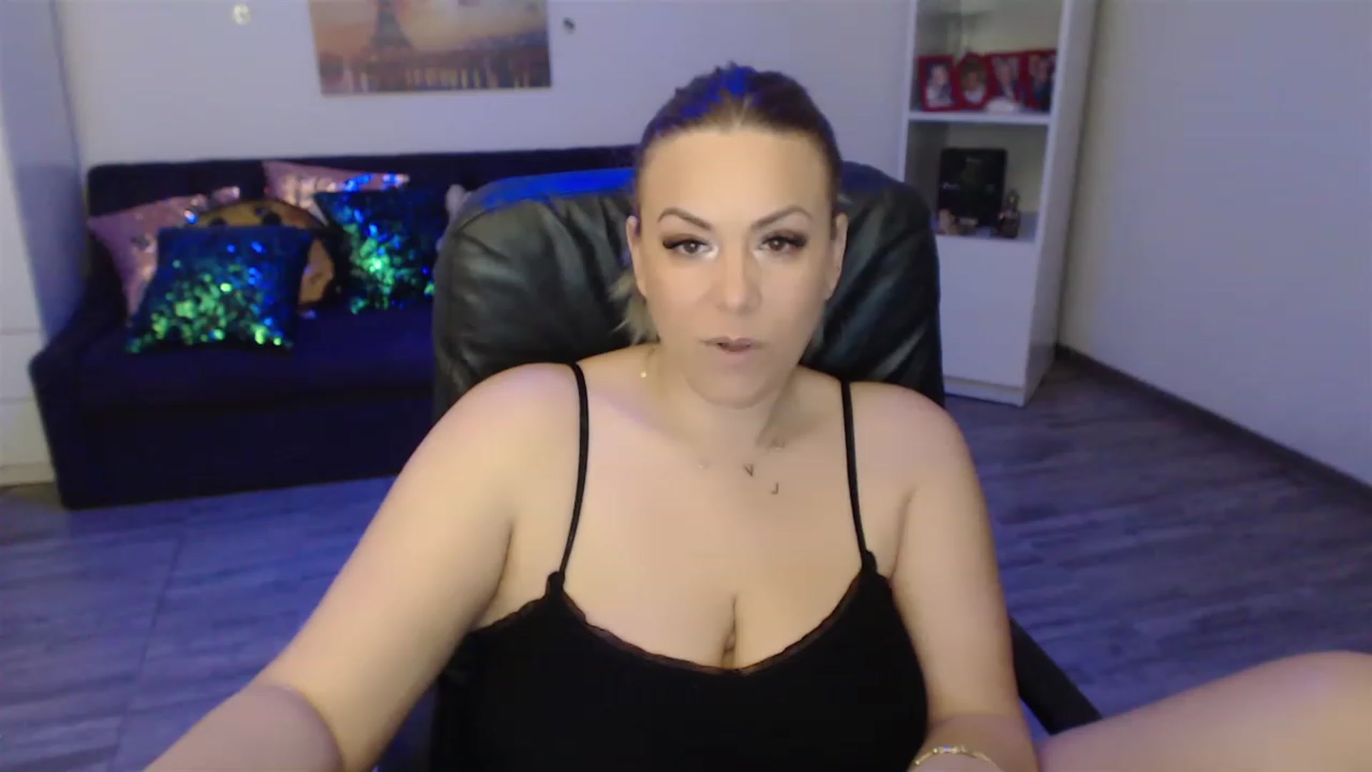 Gallery image thumbnail from A_baby_Boo's myfreecams stream on, 03/23/2023, 13:49 image 17 of 20