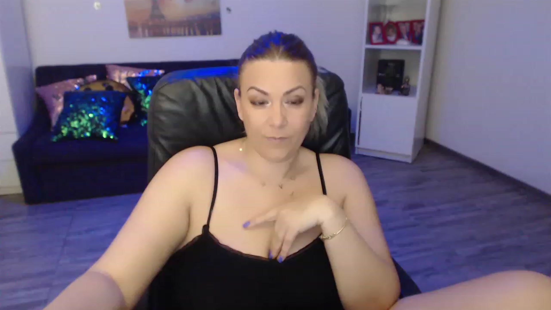 Gallery image thumbnail from A_baby_Boo's myfreecams stream on, 03/23/2023, 13:49 image 13 of 20