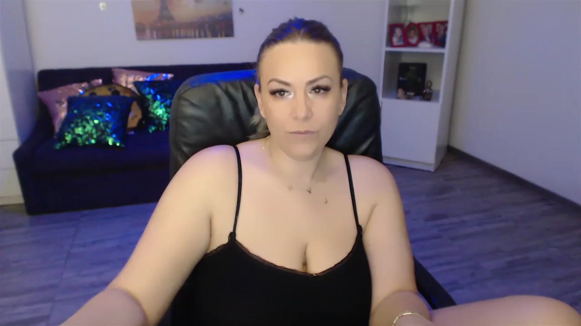 Gallery image thumbnail from A_baby_Boo's myfreecams stream on, 03/23/2023, 13:49 image 7 of 20
