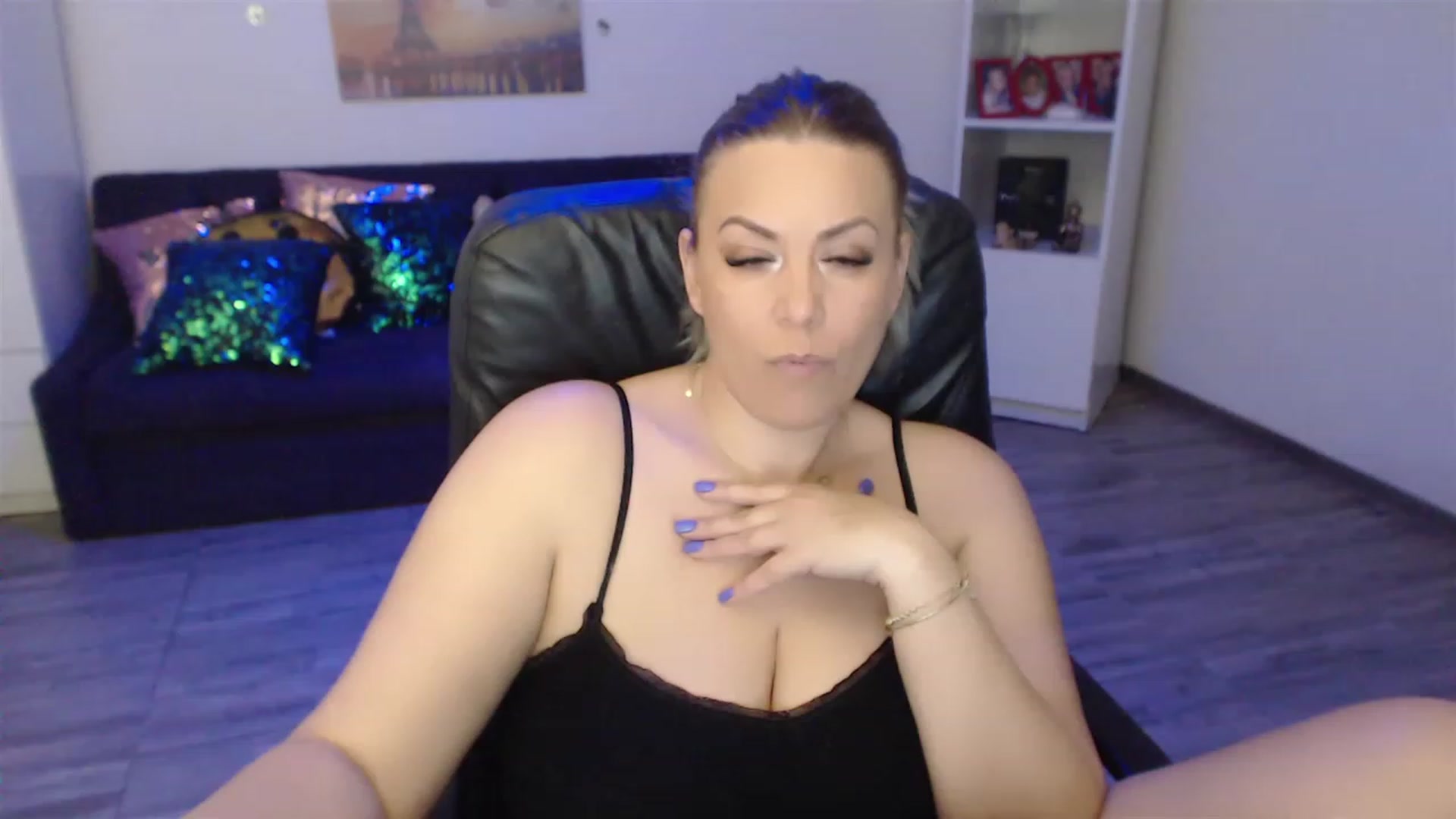 Gallery image thumbnail from A_baby_Boo's myfreecams stream on, 03/23/2023, 13:49 image 18 of 20