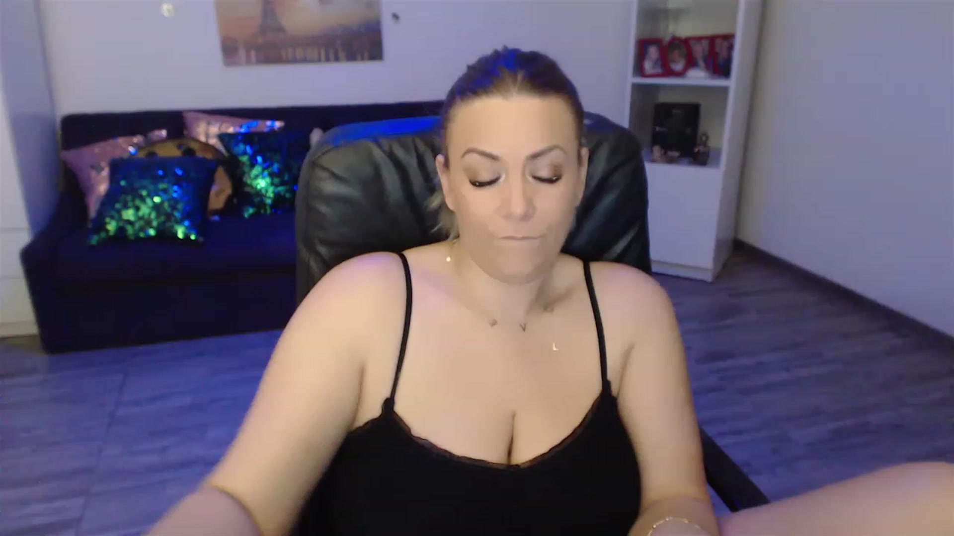 Gallery image thumbnail from A_baby_Boo's myfreecams stream on, 03/23/2023, 13:49 image 19 of 20