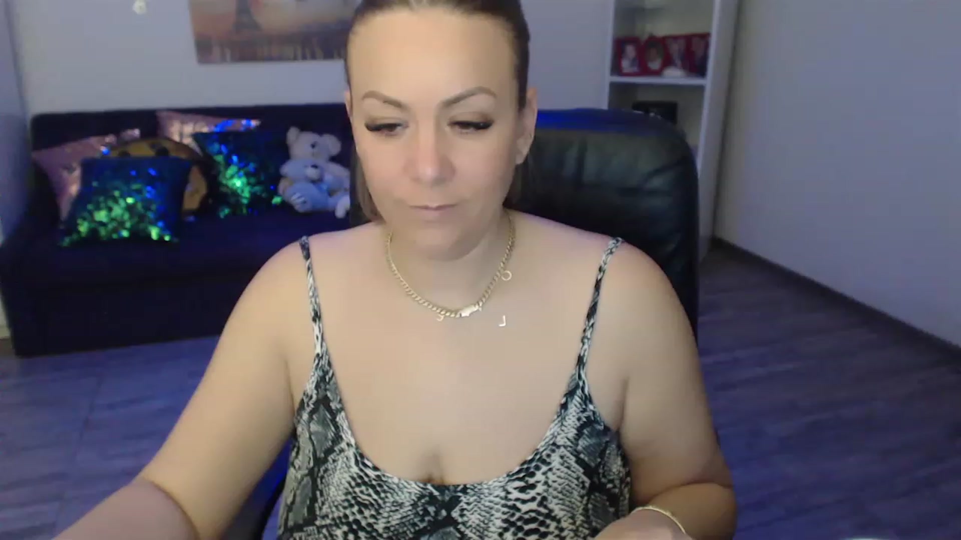 Gallery image thumbnail from A_baby_Boo's myfreecams stream on, 03/24/2023, 20:40 image 18 of 20