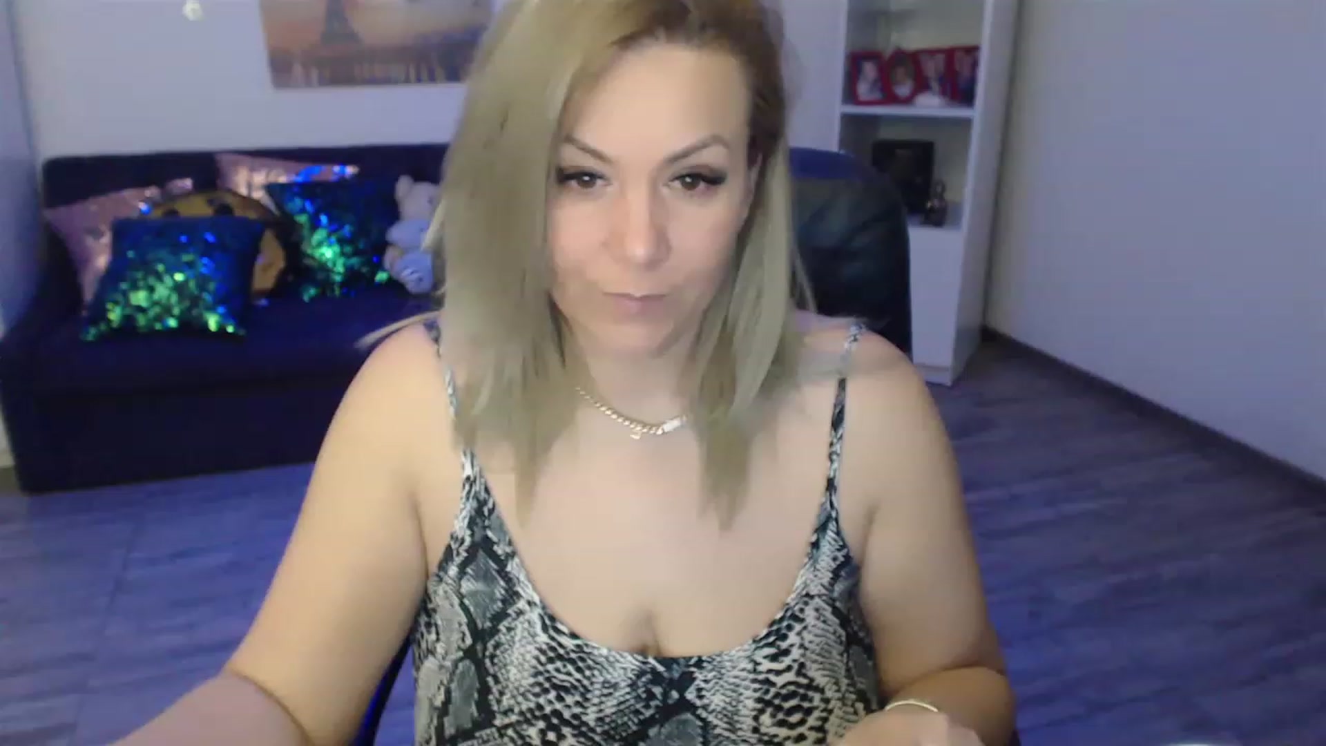 Gallery image thumbnail from A_baby_Boo's myfreecams stream on, 03/24/2023, 20:40 image 16 of 20