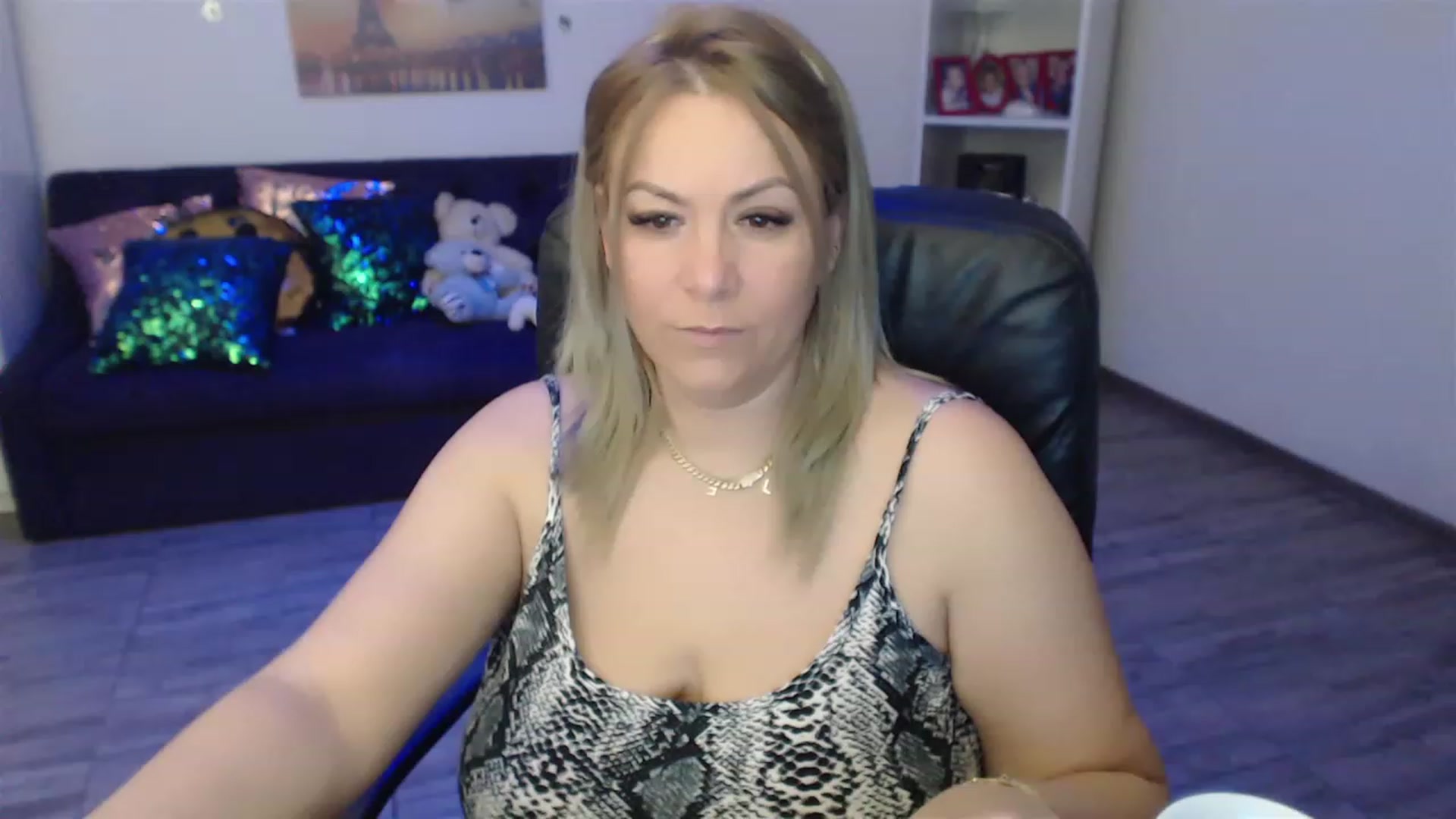 Gallery image thumbnail from A_baby_Boo's myfreecams stream on, 03/24/2023, 20:40 image 13 of 20