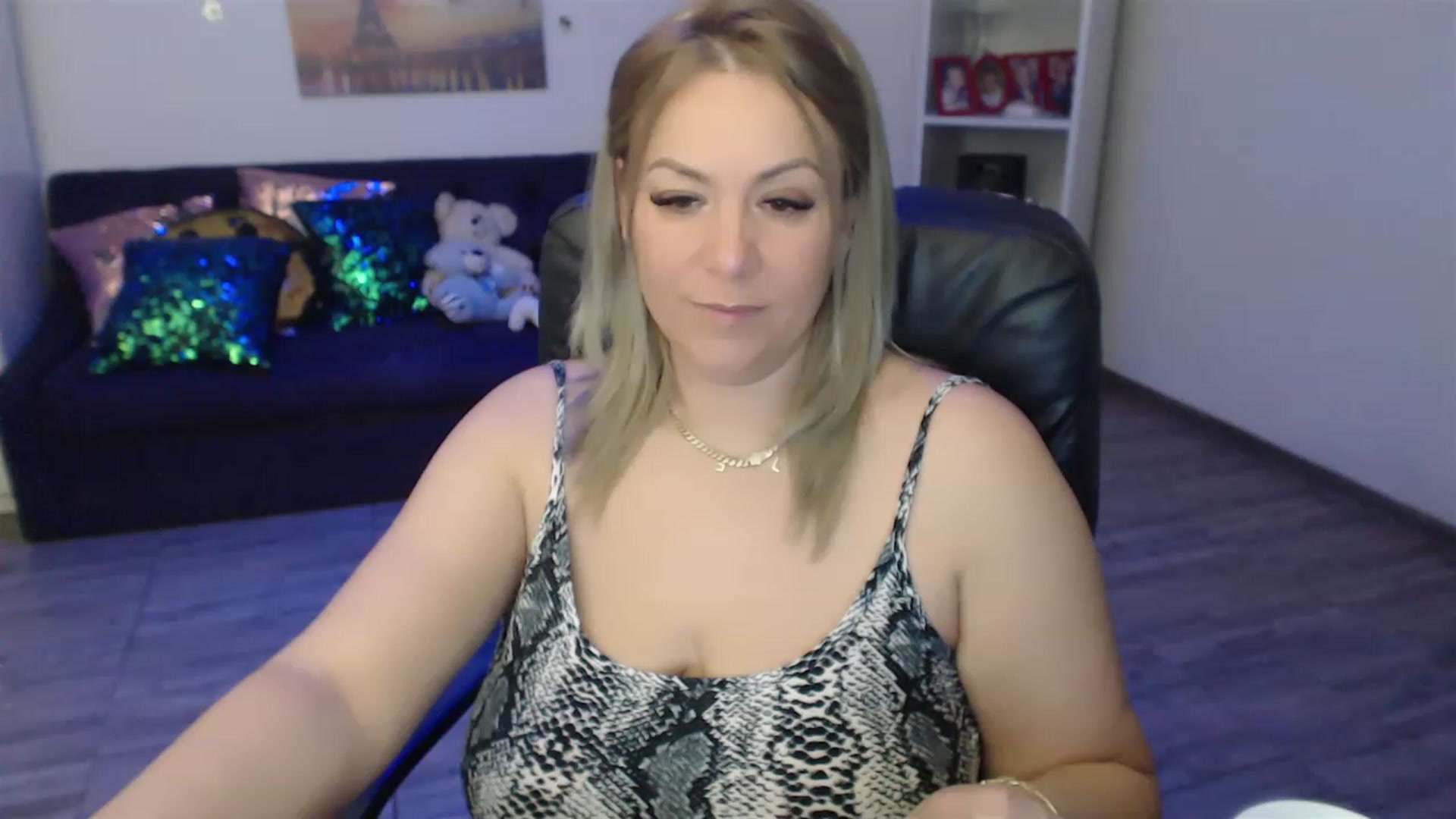 Gallery image thumbnail from A_baby_Boo's myfreecams stream on, 03/24/2023, 20:40 image 8 of 20