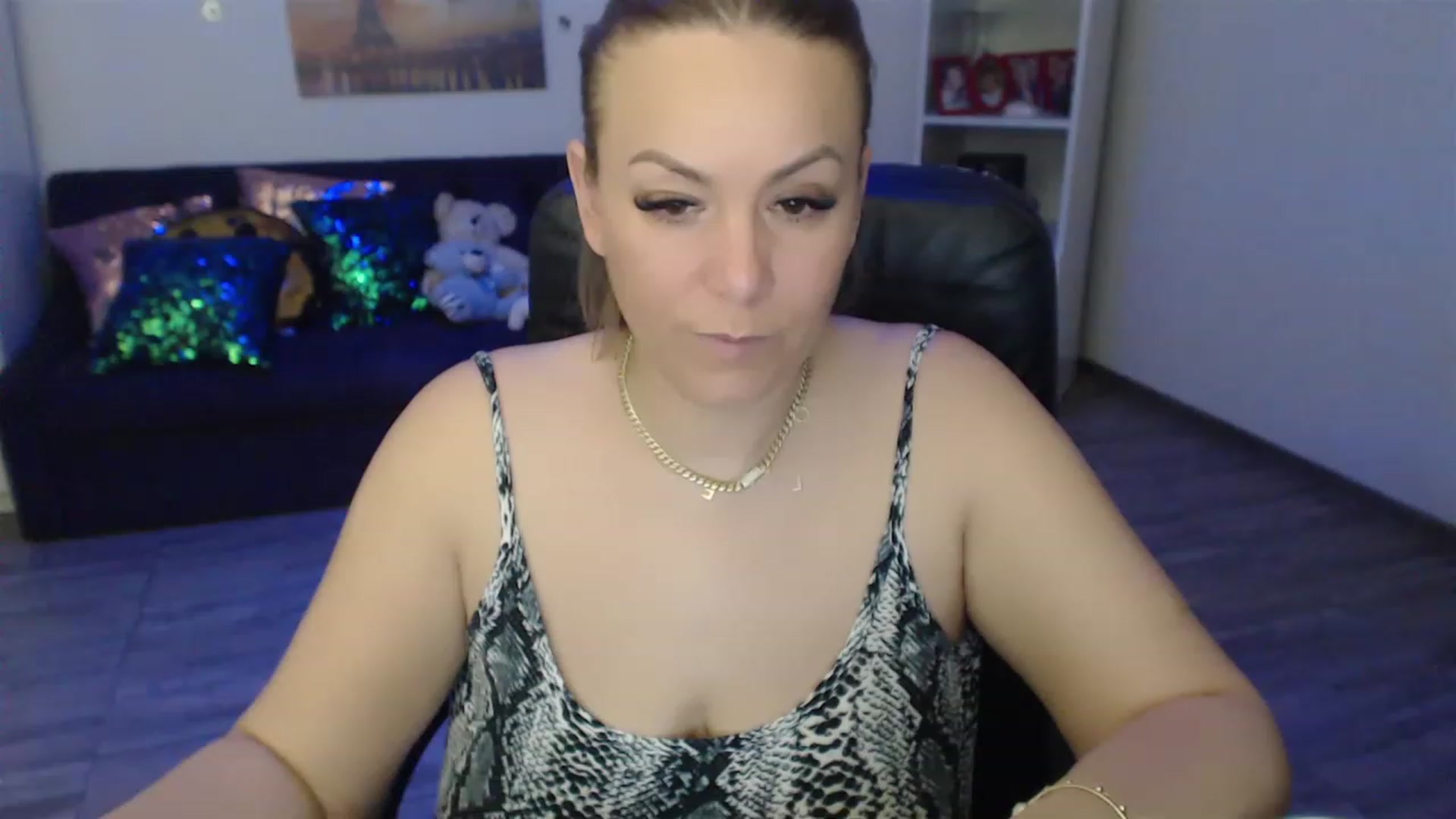 Gallery image thumbnail from A_baby_Boo's myfreecams stream on, 03/24/2023, 20:40 image 19 of 20